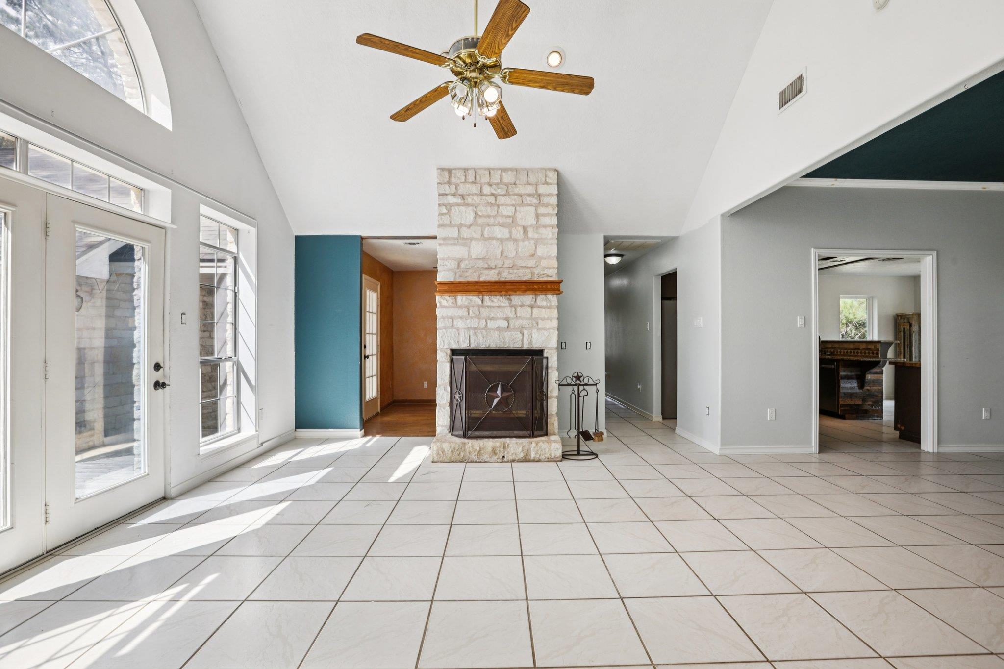 105 Daisy Ln, Bastrop, TX 78602