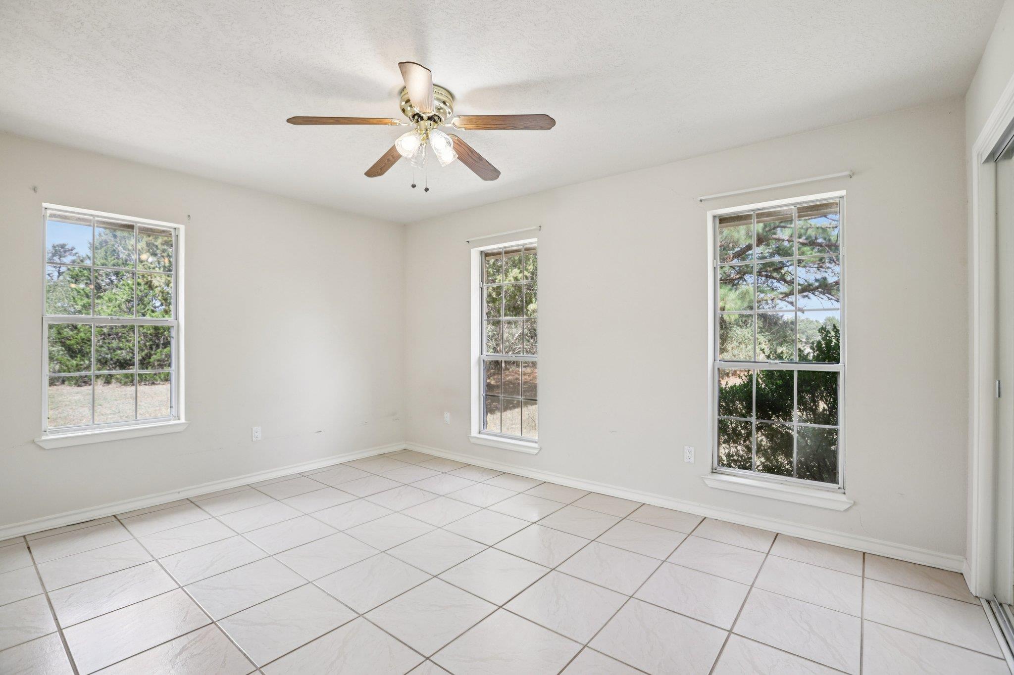 105 Daisy Ln, Bastrop, TX 78602