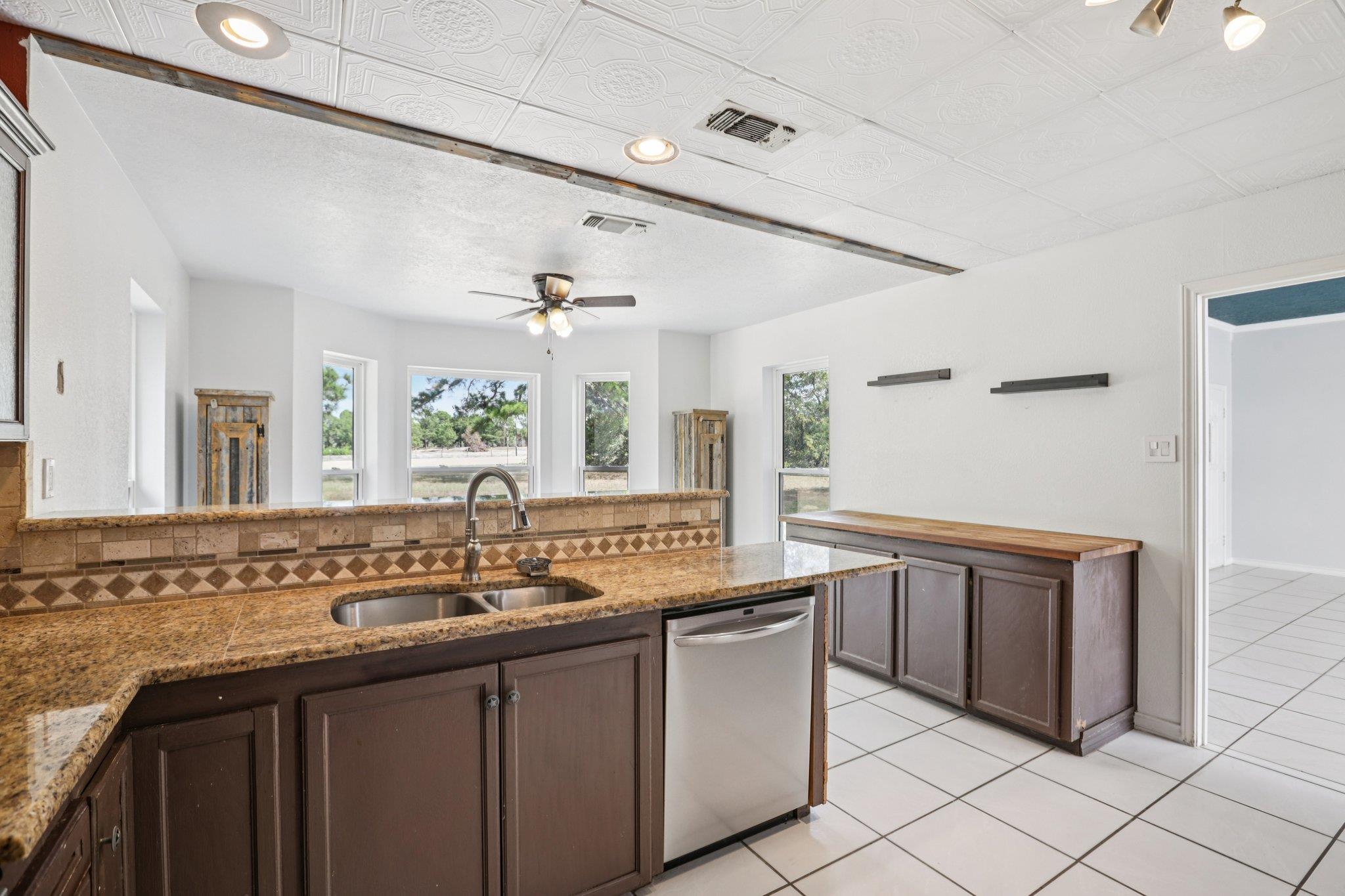 105 Daisy Ln, Bastrop, TX 78602