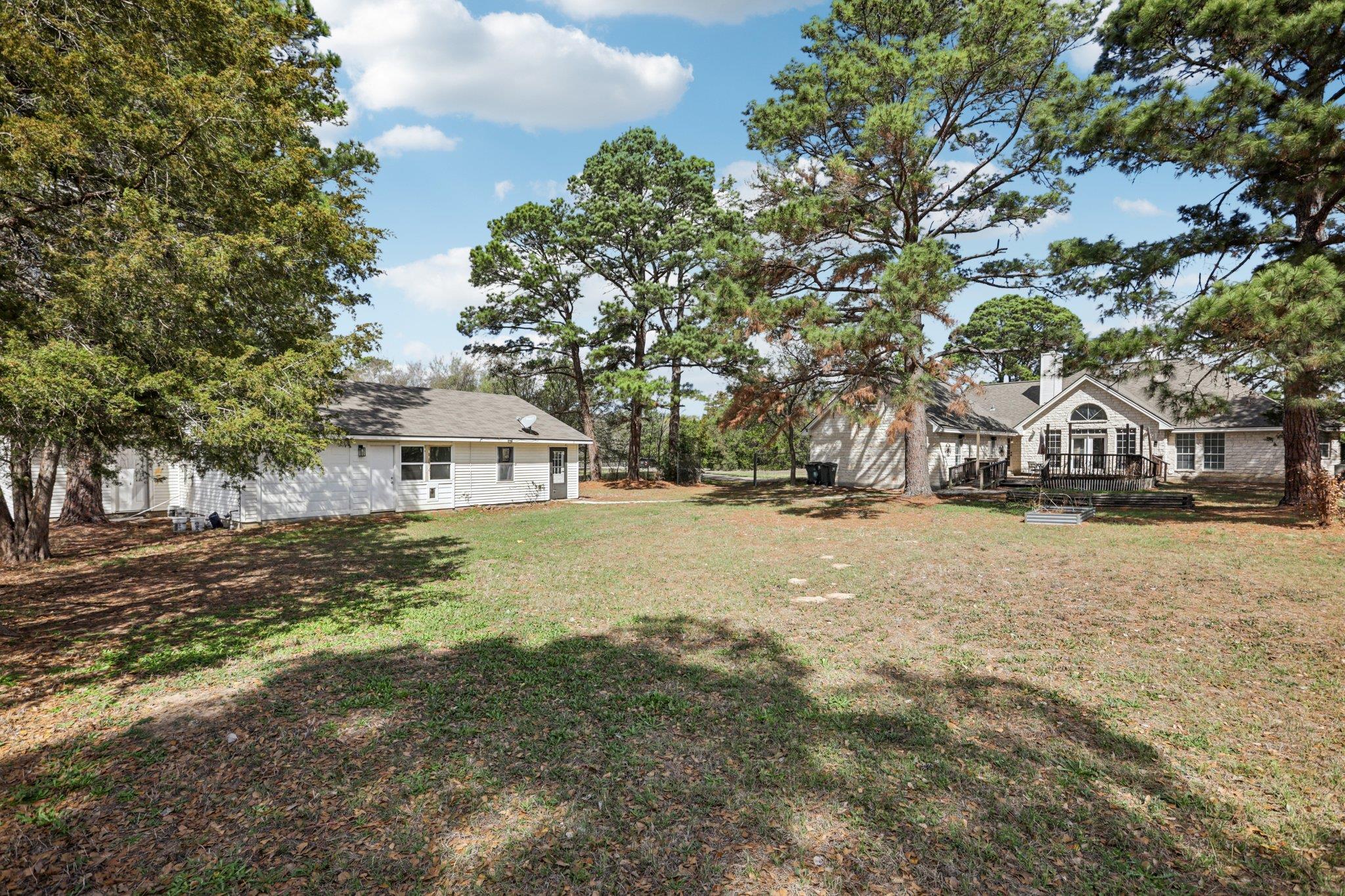 105 Daisy Ln, Bastrop, TX 78602