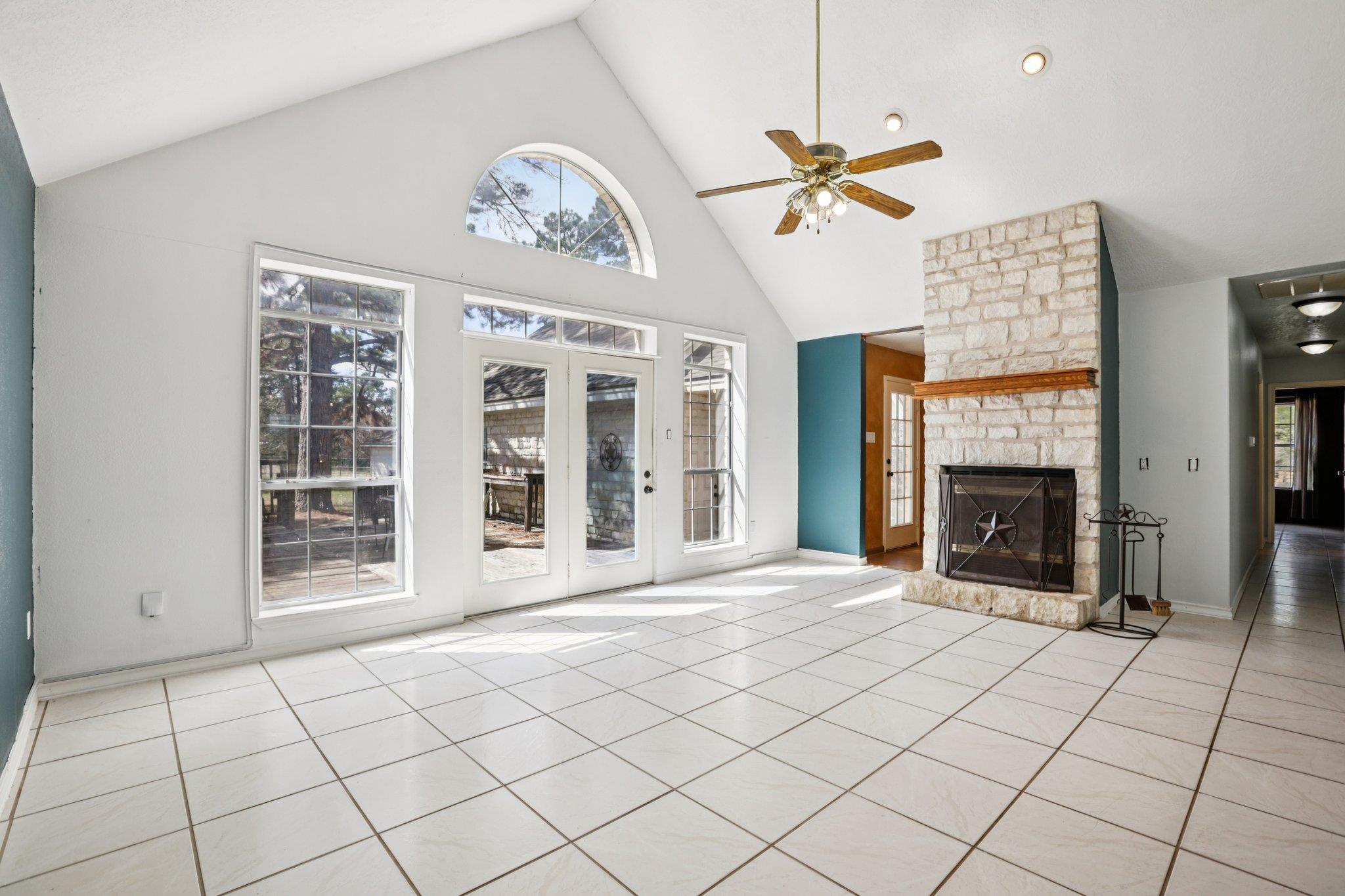 105 Daisy Ln, Bastrop, TX 78602