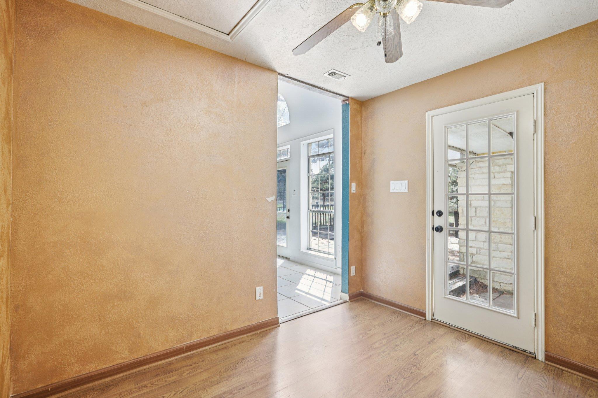 105 Daisy Ln, Bastrop, TX 78602