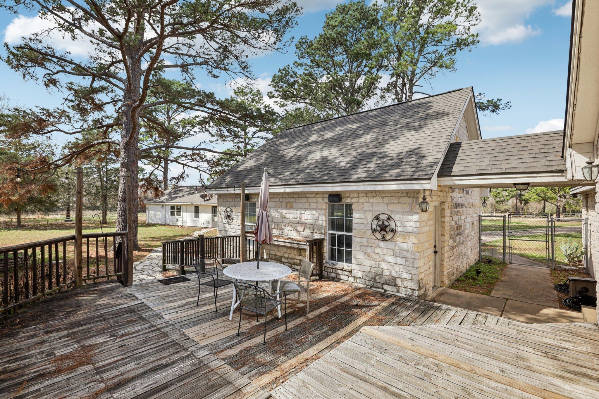 105 Daisy Ln, Bastrop, TX 78602