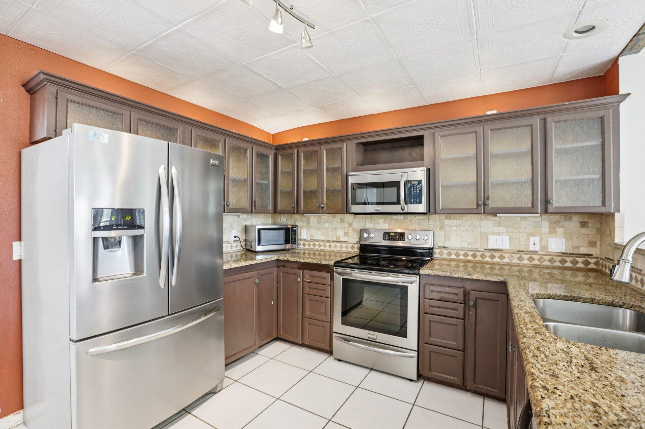 105 Daisy Ln, Bastrop, TX 78602