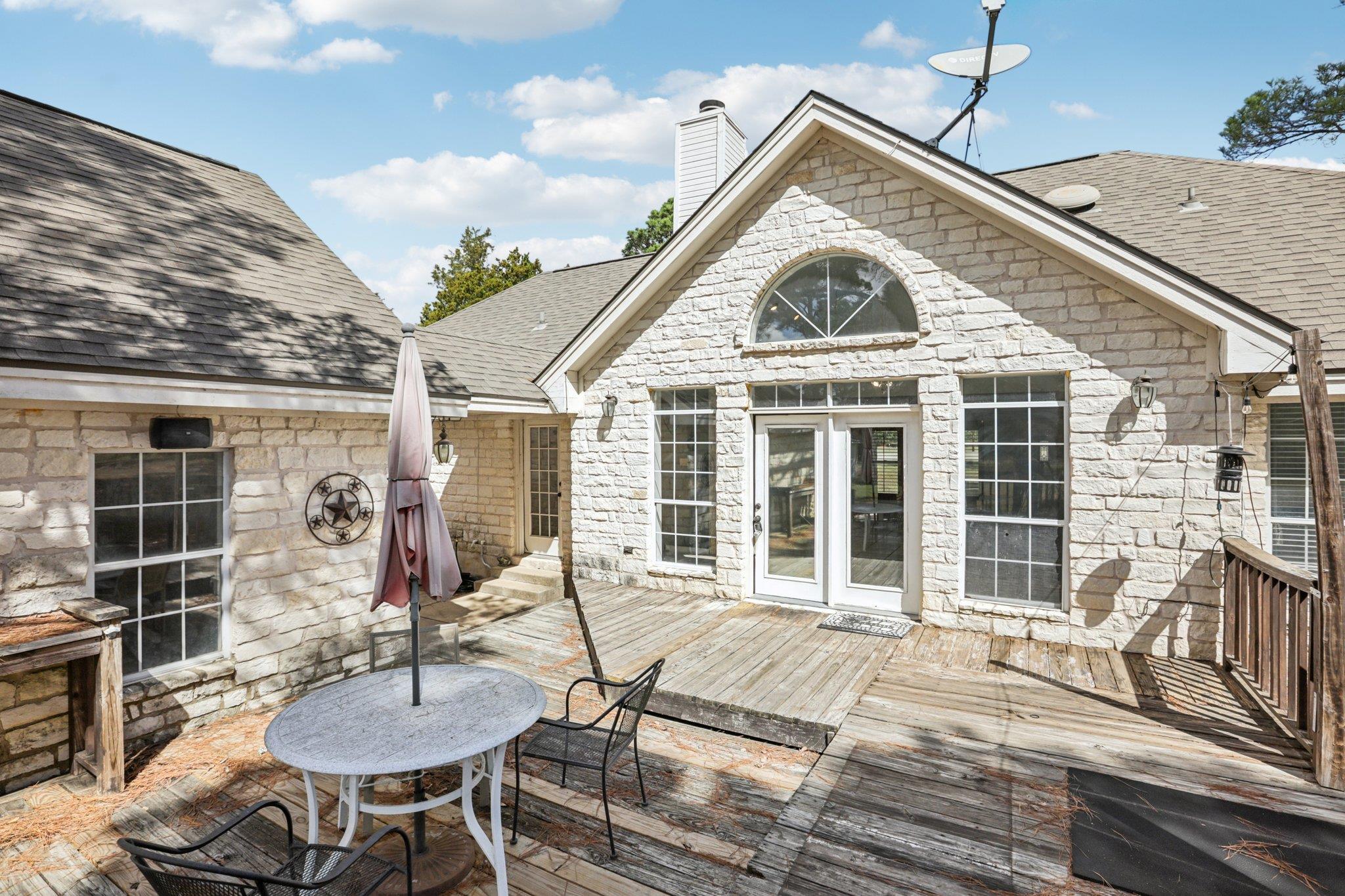 105 Daisy Ln, Bastrop, TX 78602