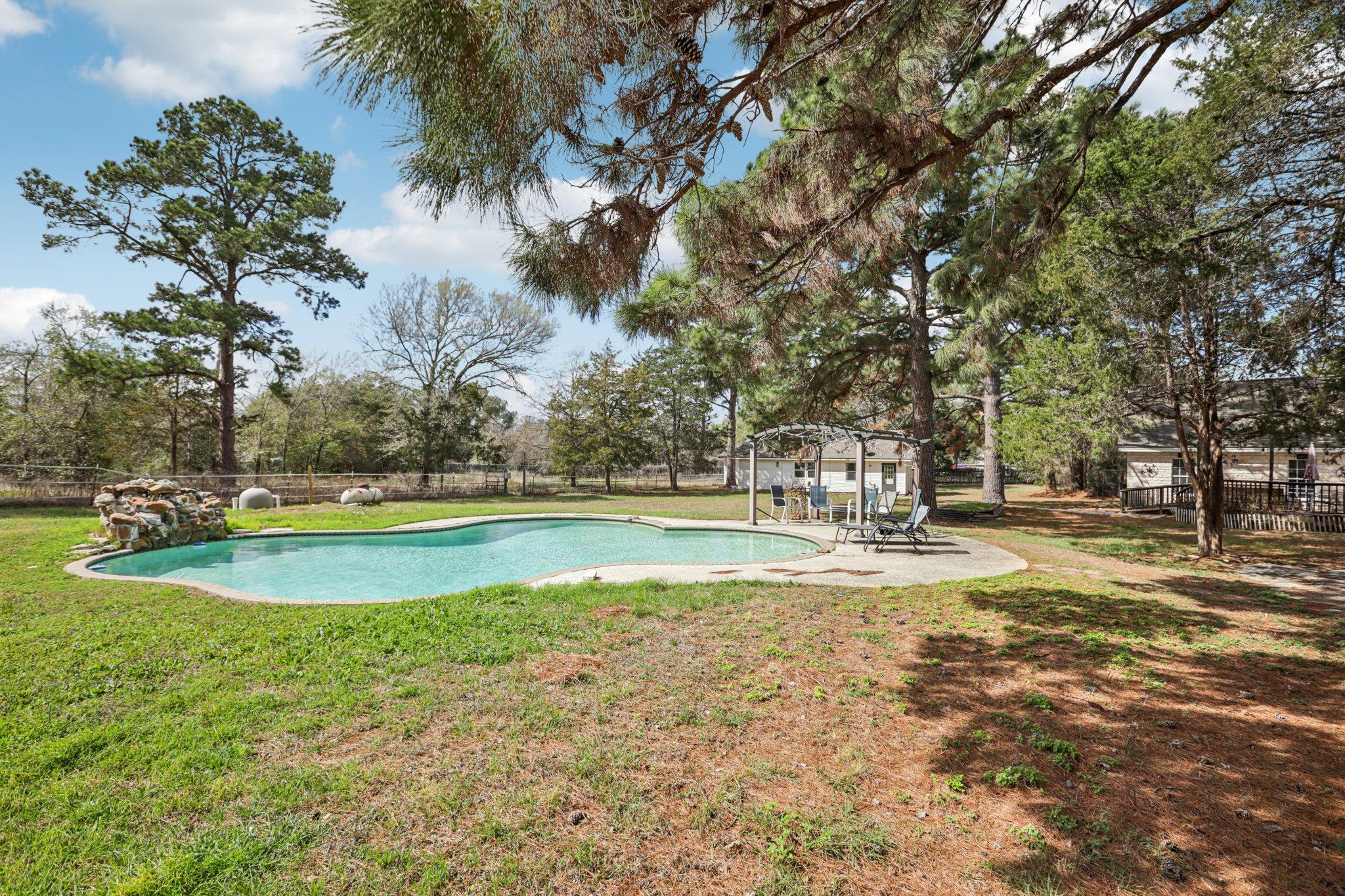 105 Daisy Ln, Bastrop, TX 78602