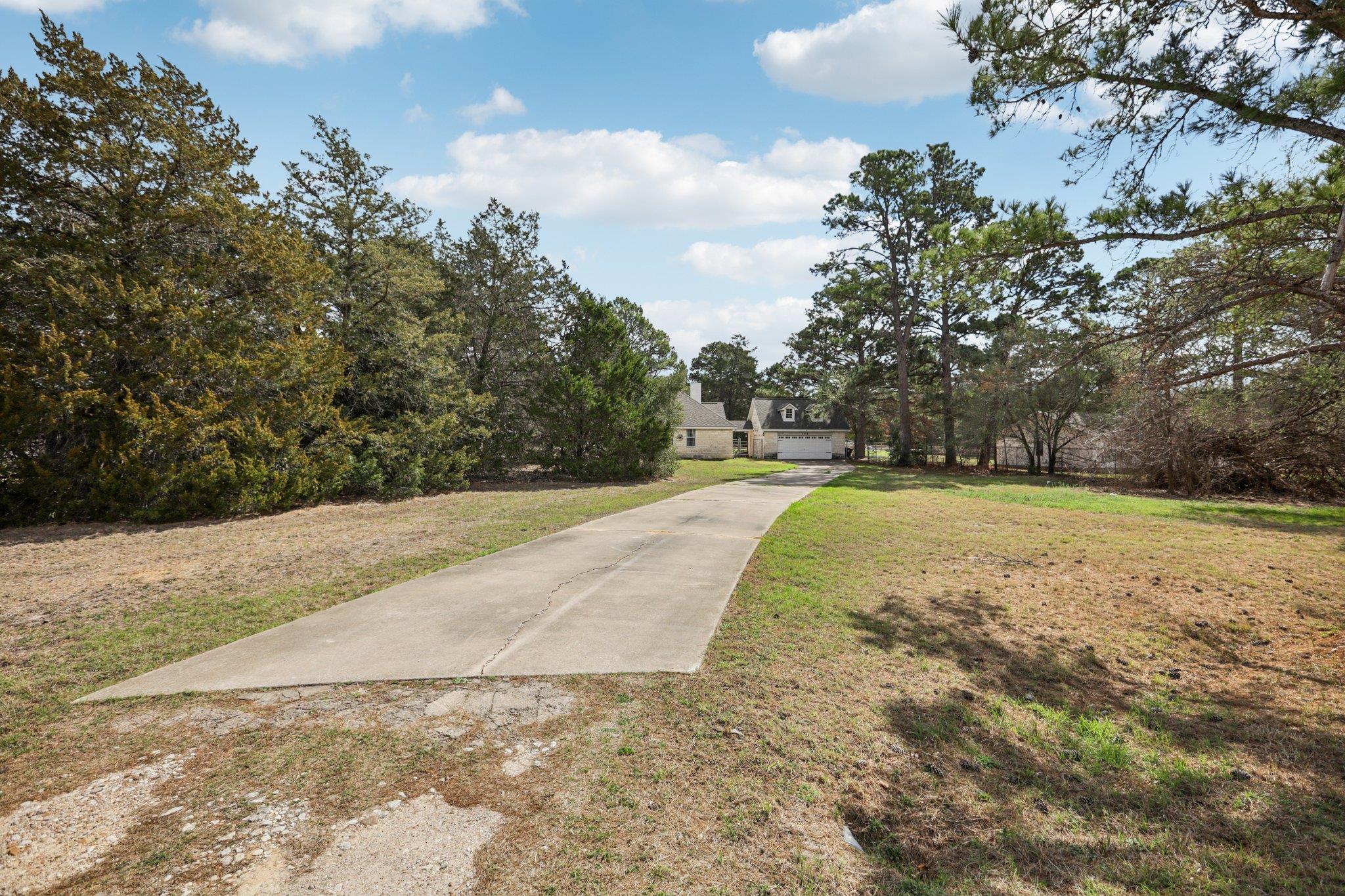 105 Daisy Ln, Bastrop, TX 78602