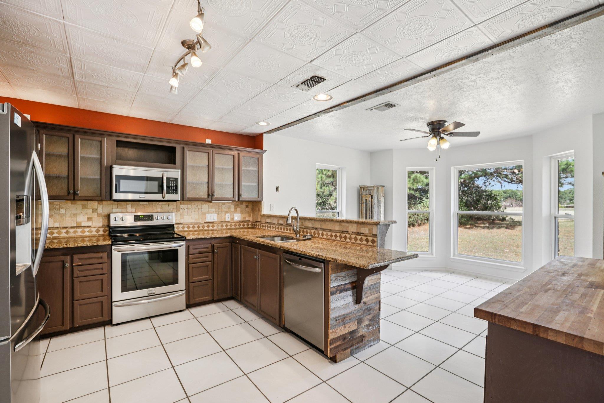 105 Daisy Ln, Bastrop, TX 78602