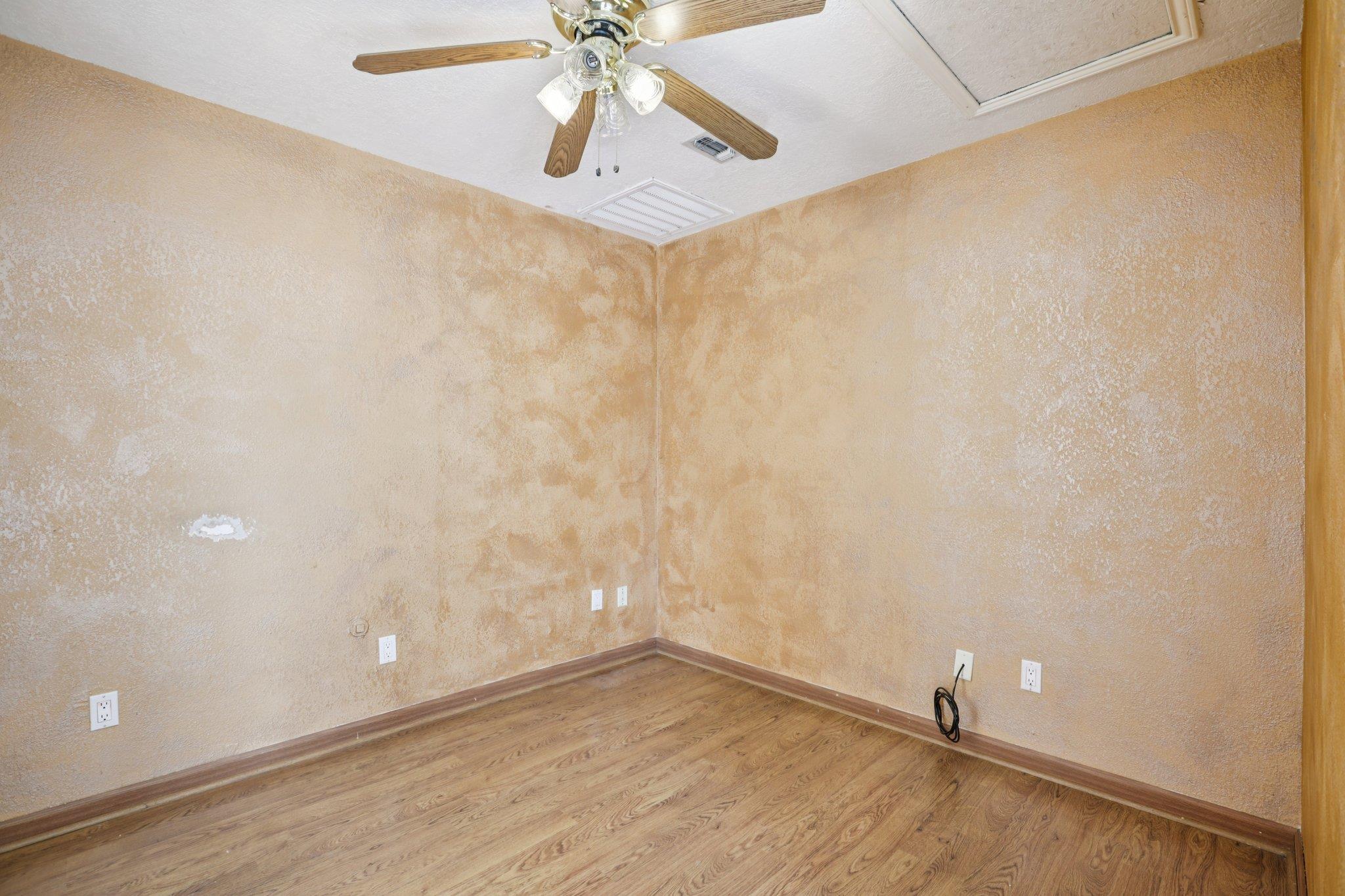 105 Daisy Ln, Bastrop, TX 78602