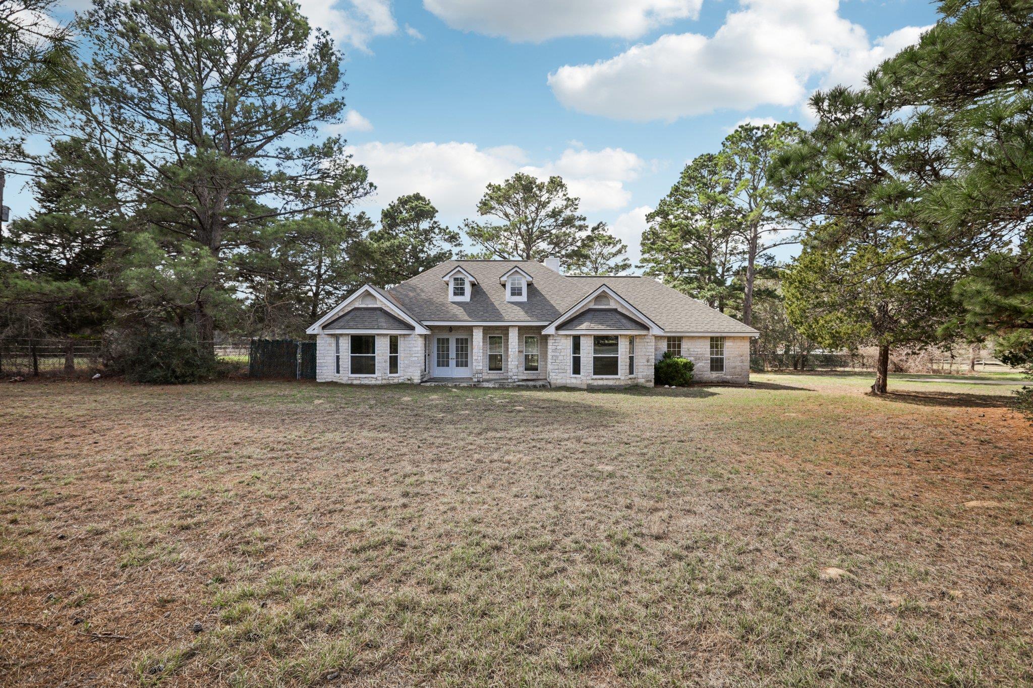 105 Daisy Ln, Bastrop, TX 78602