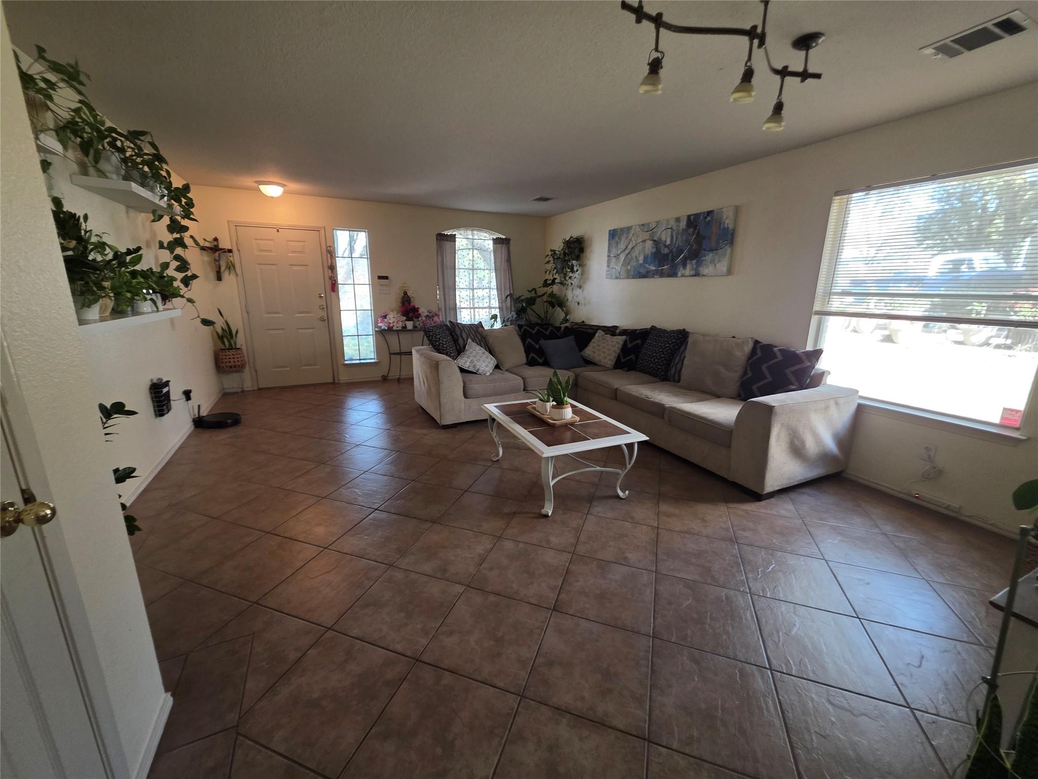 15308 Sarahs Creek Dr, Pflugerville, TX 78660