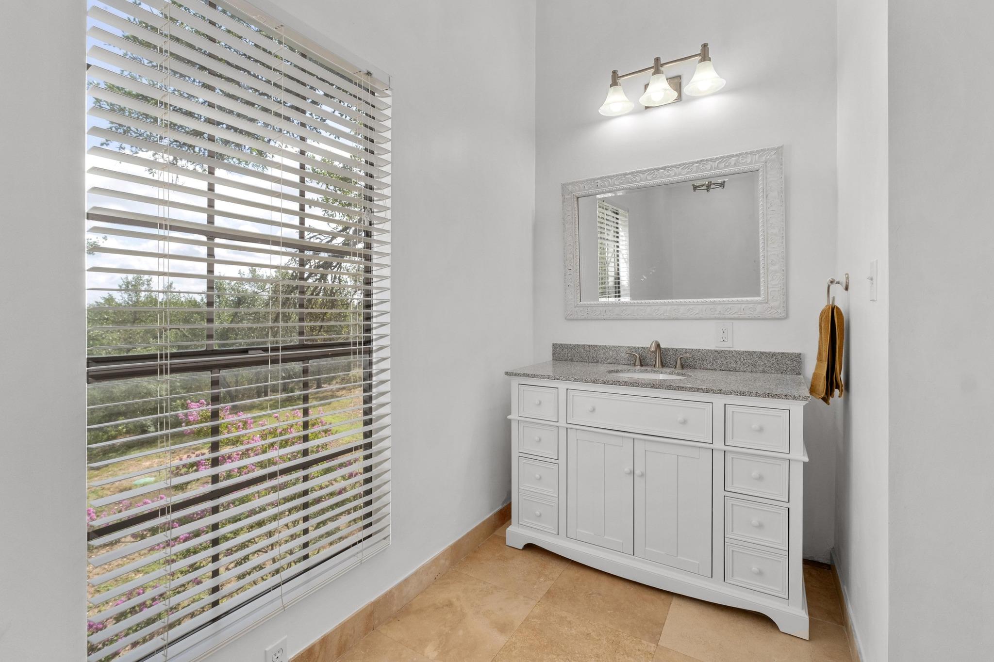 501 Twin Oaks Trl, Dripping Springs, TX 78620