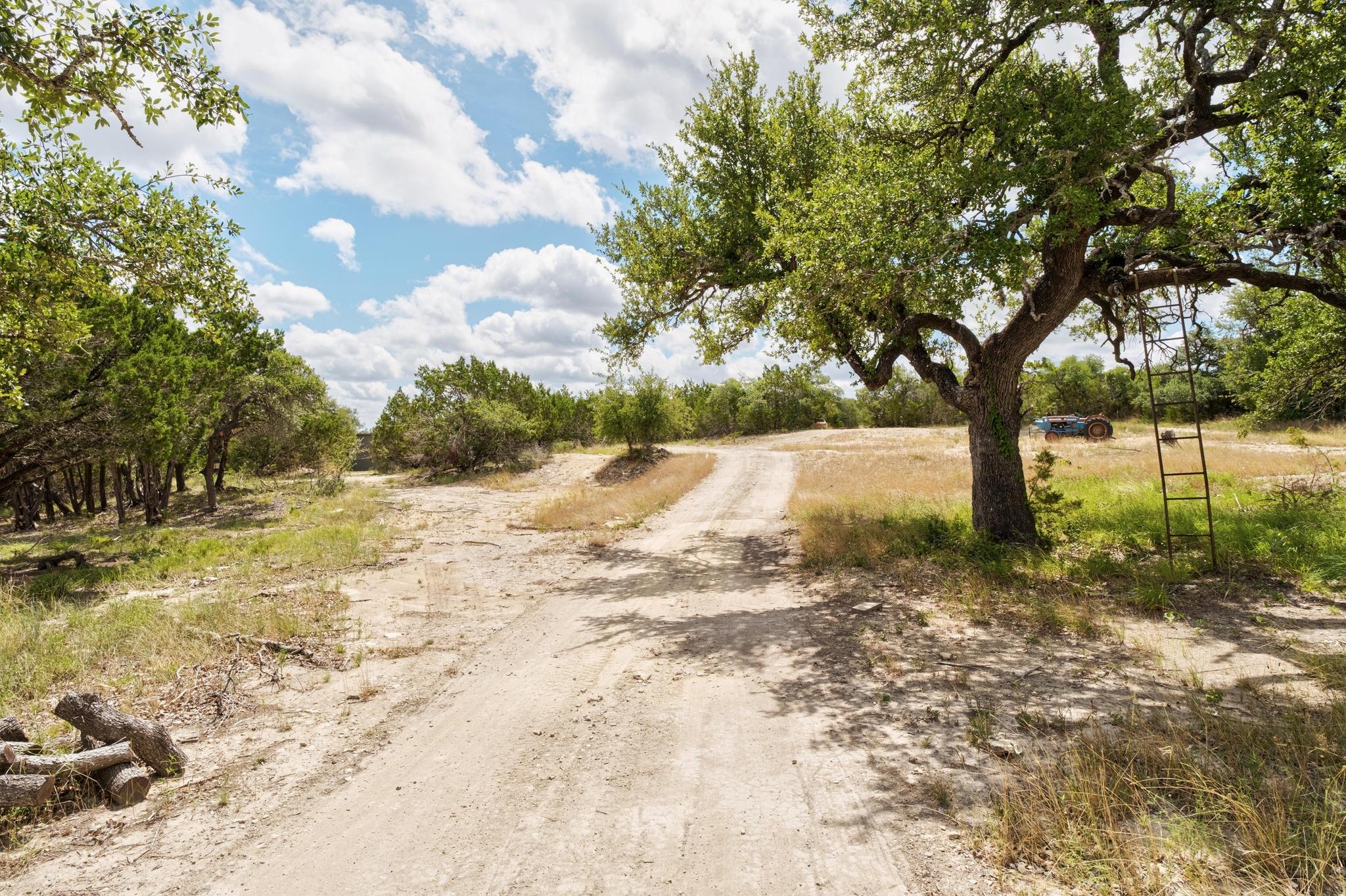 501 Twin Oaks Trl, Dripping Springs, TX 78620