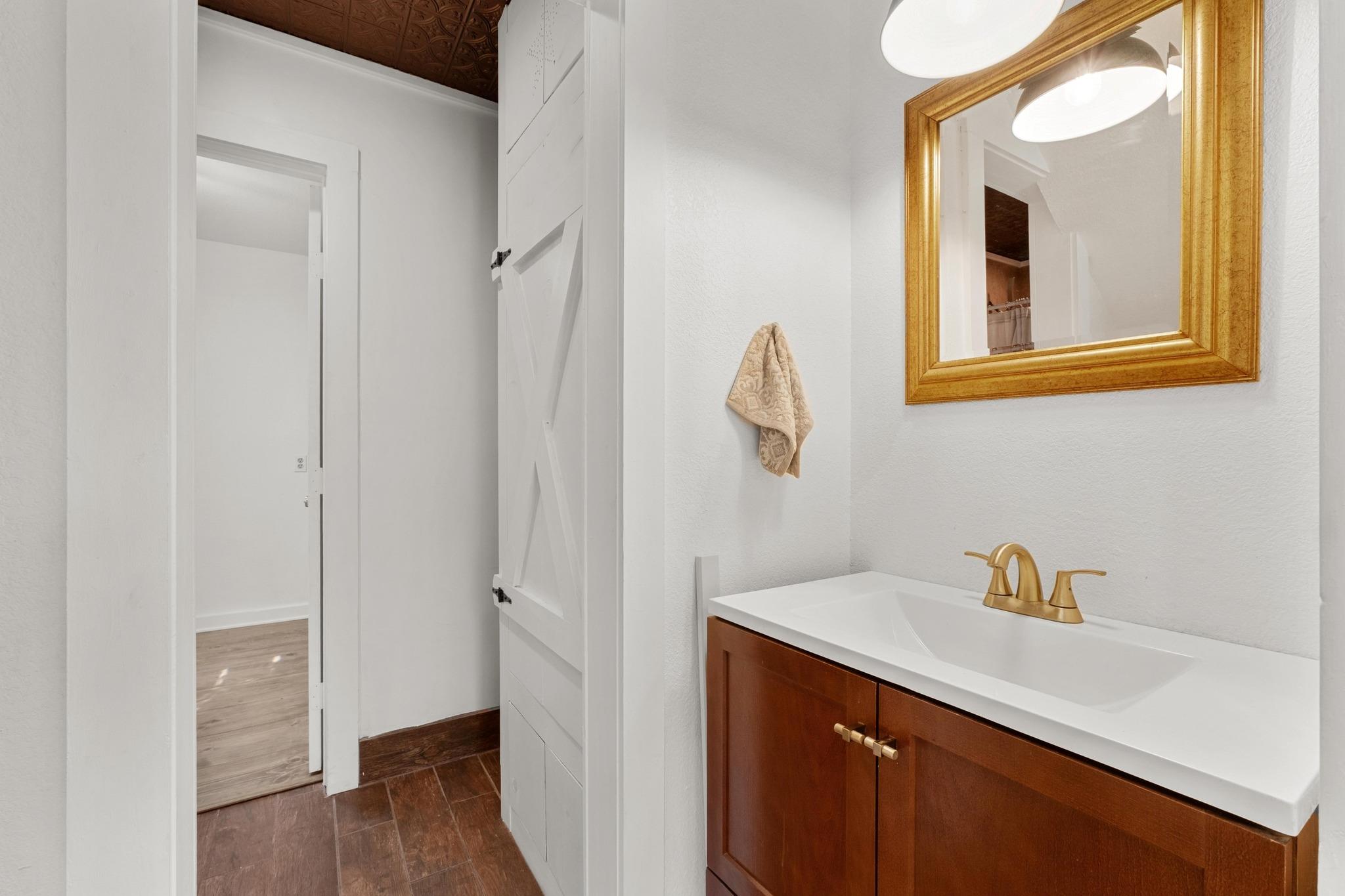 501 Twin Oaks Trl, Dripping Springs, TX 78620