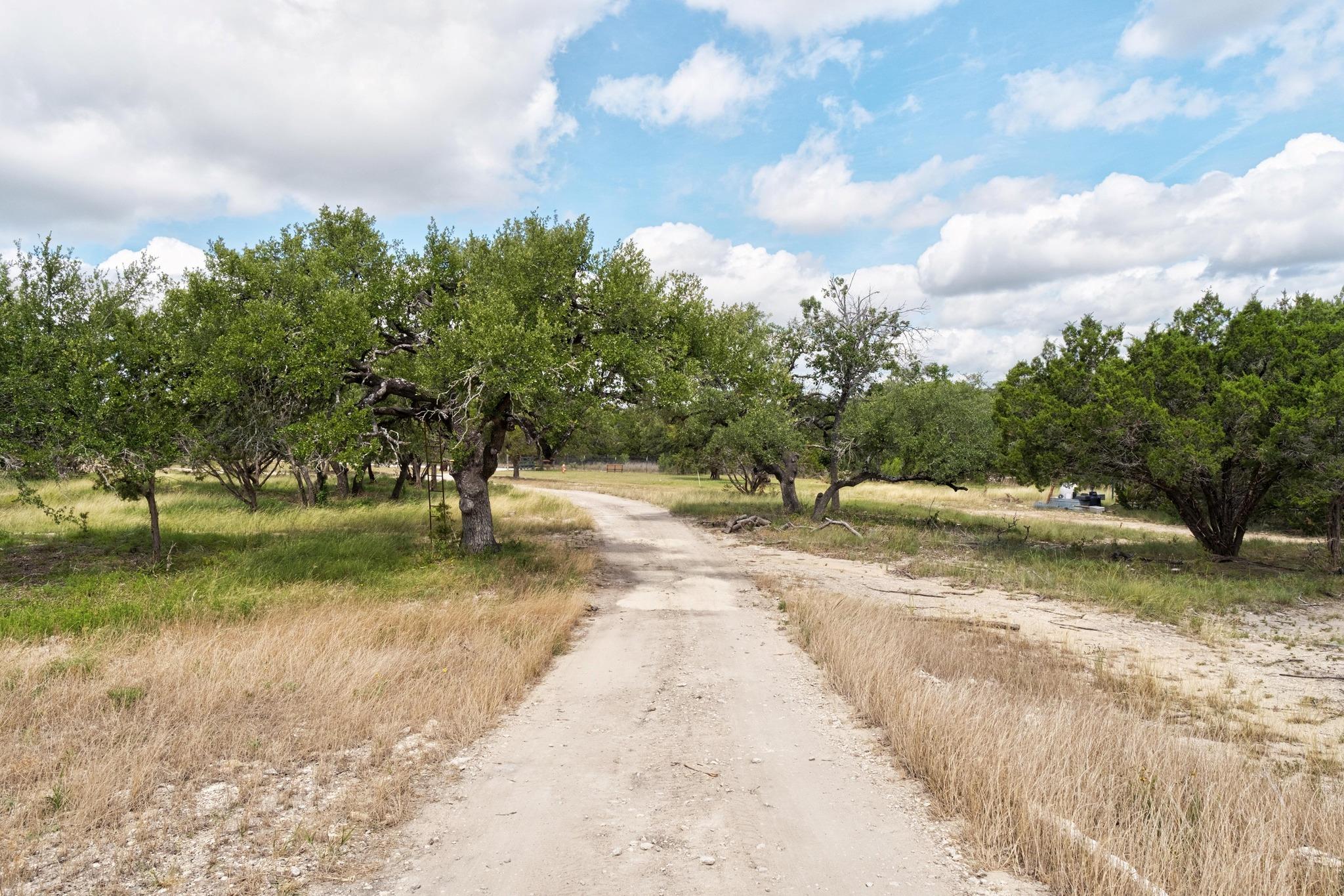 501 Twin Oaks Trl, Dripping Springs, TX 78620