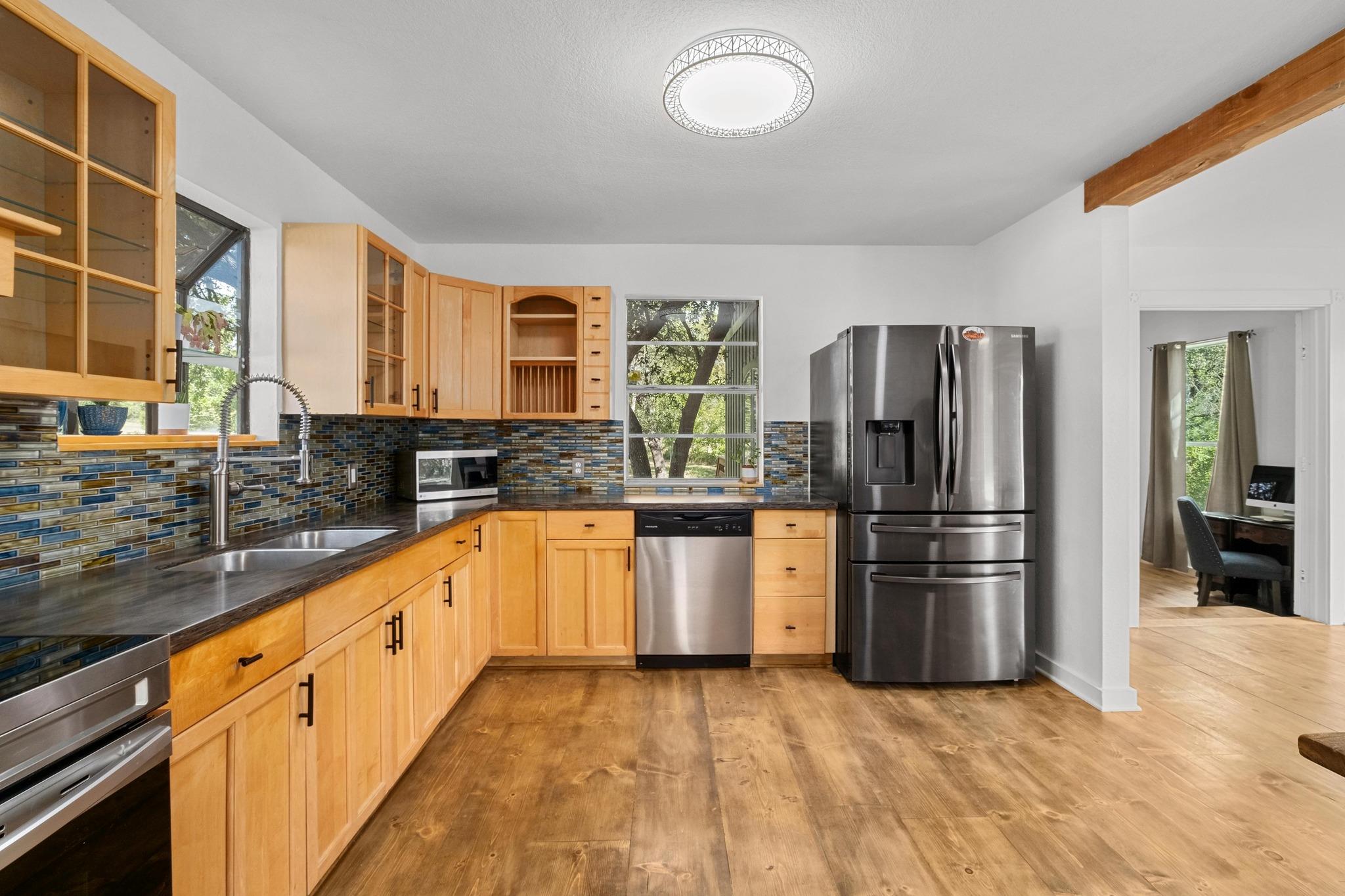 501 Twin Oaks Trl, Dripping Springs, TX 78620