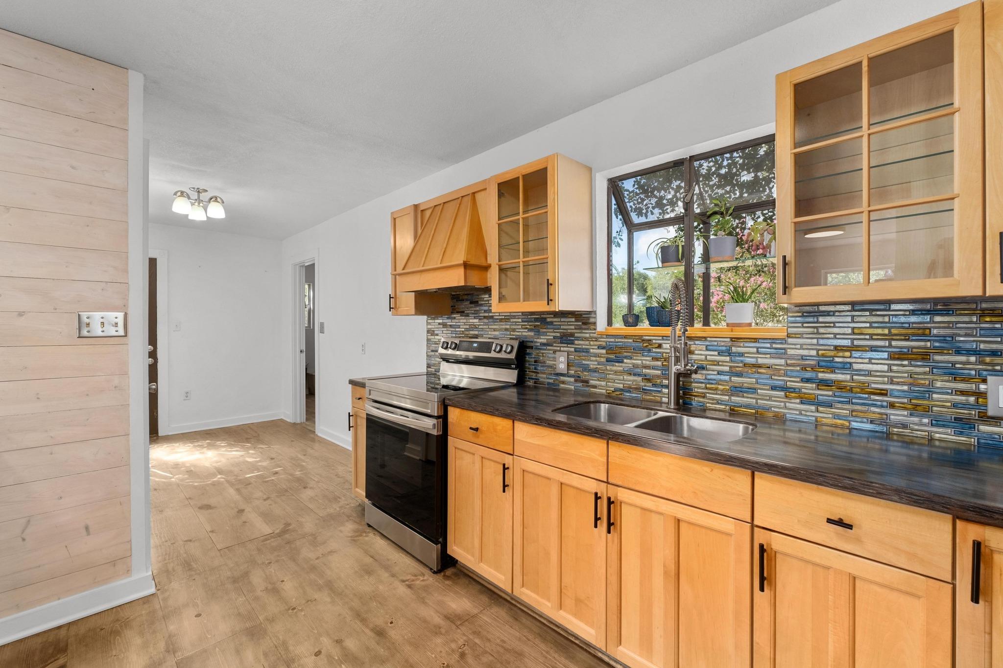 501 Twin Oaks Trl, Dripping Springs, TX 78620