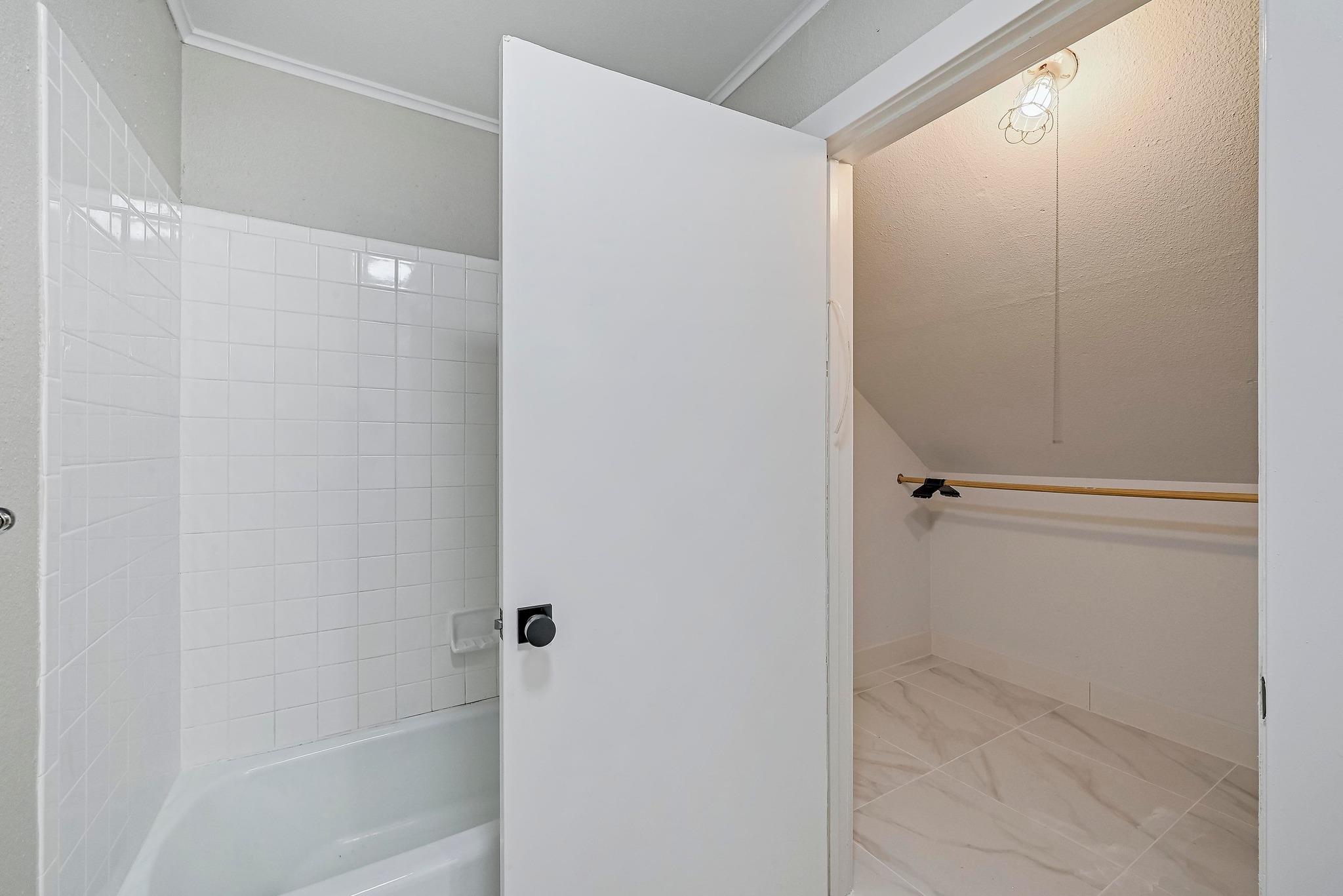 6004 Shadow Valley Cv # B, Austin, TX 78731