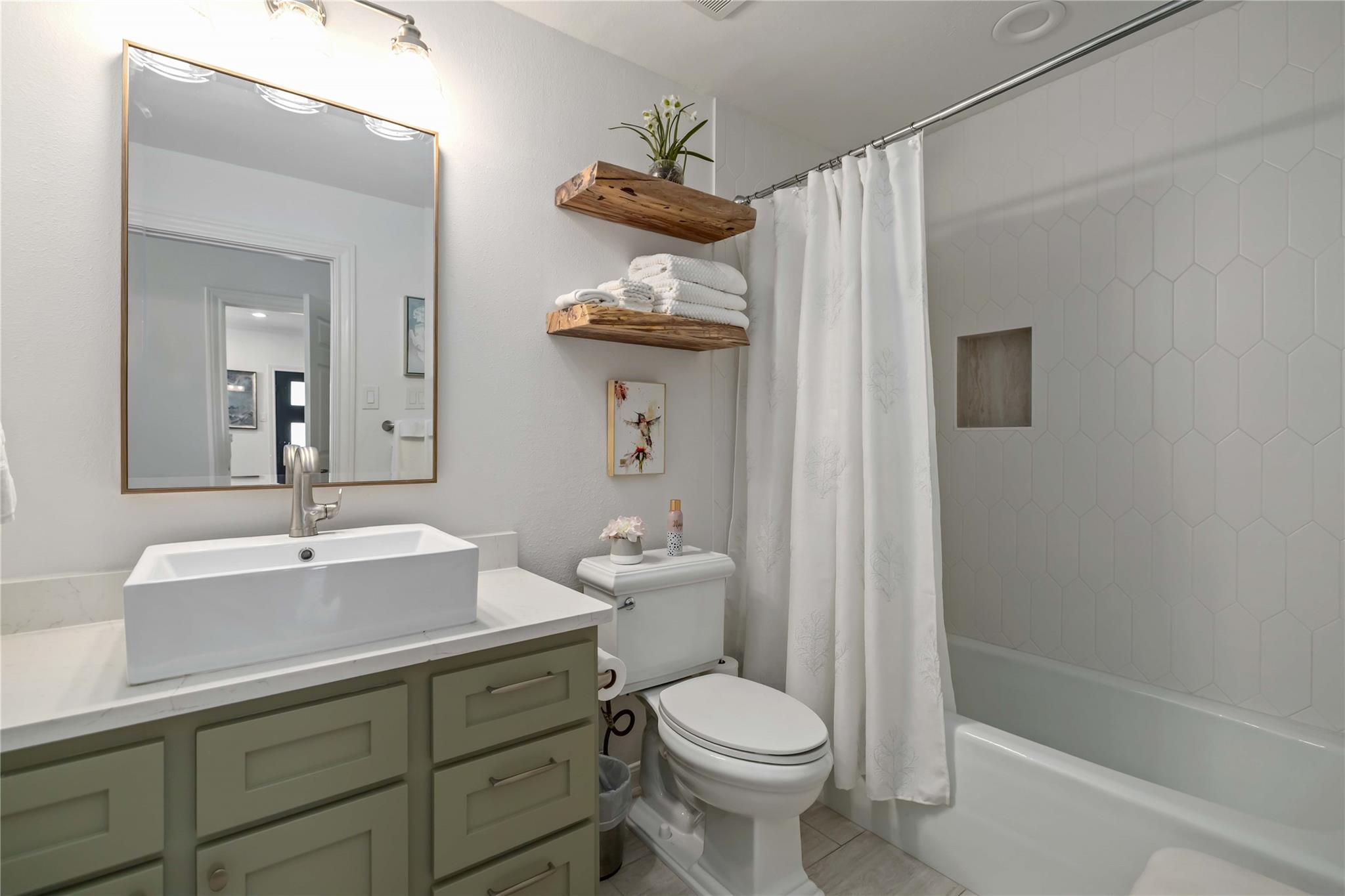 28 Tournament Way # F-26, The Hills, TX 78738