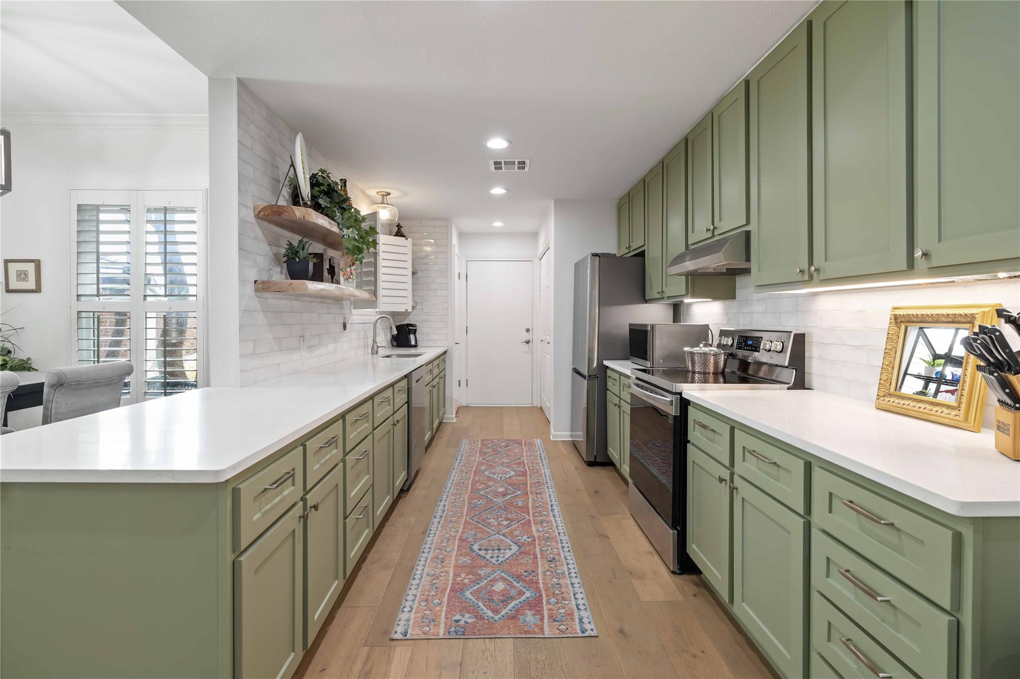 28 Tournament Way # F-26, The Hills, TX 78738