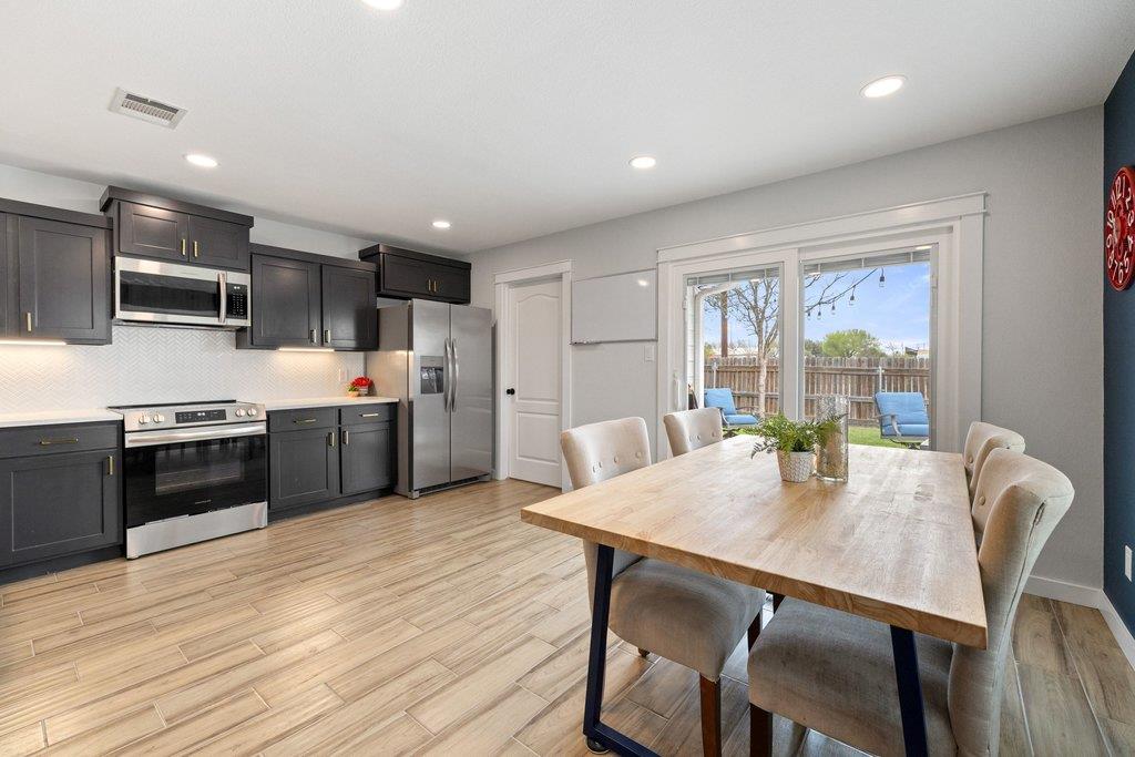 4006 Kings Canyon Dr, Taylor, TX 76574