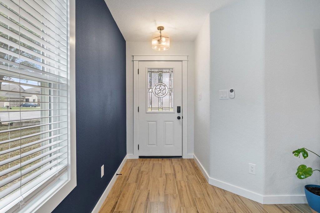 4006 Kings Canyon Dr, Taylor, TX 76574