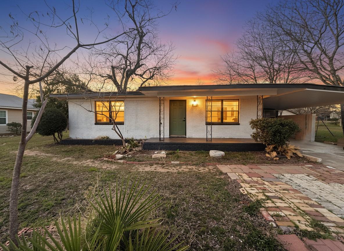 107 Elm Ave, Rockdale, TX 76567