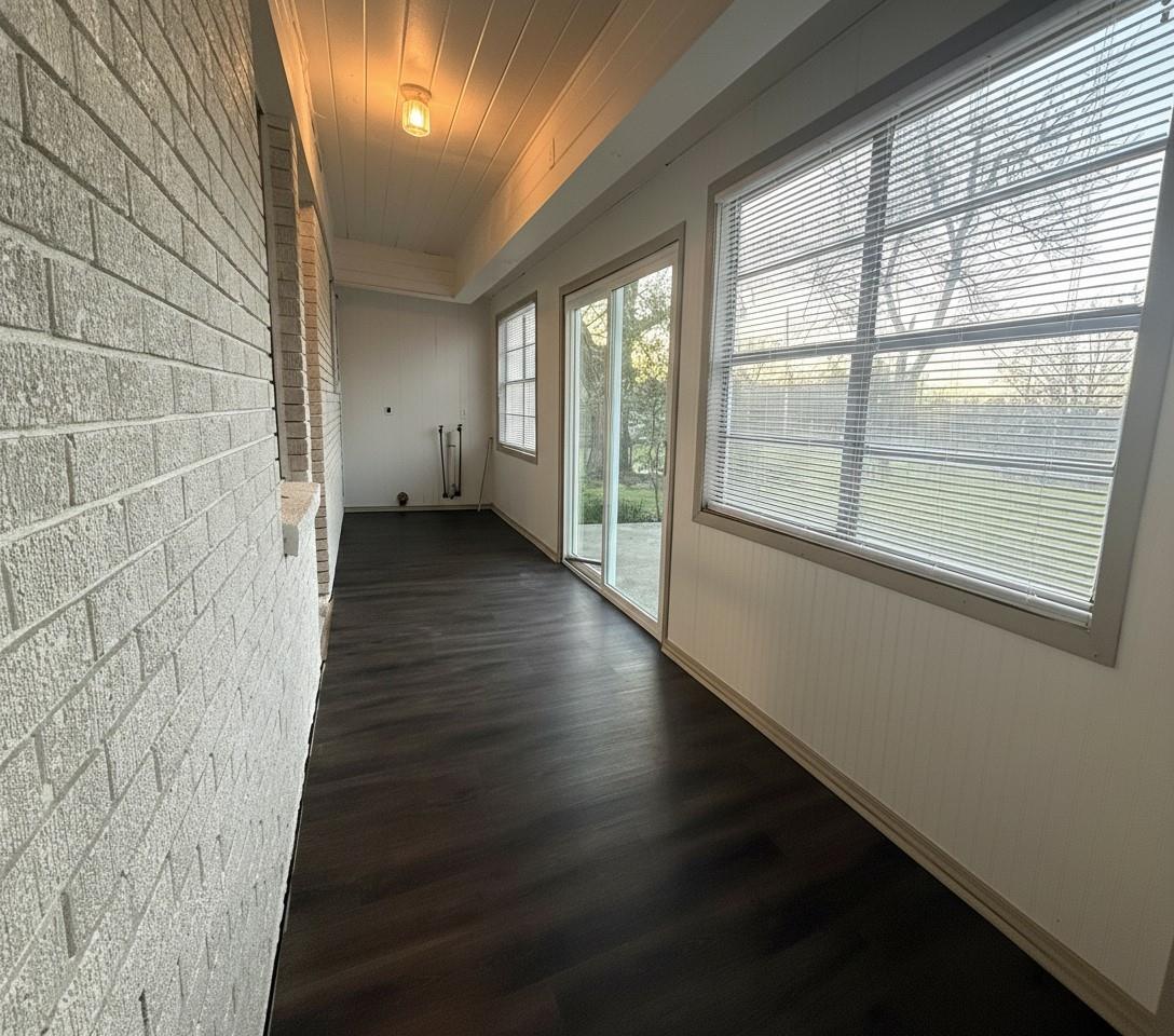 107 Elm Ave, Rockdale, TX 76567