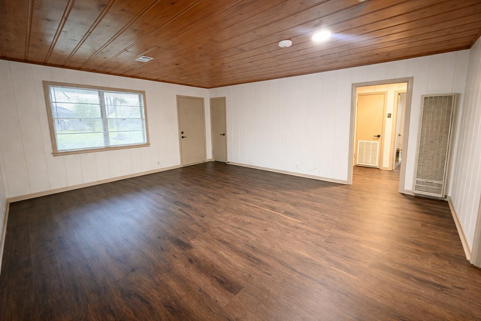 107 Elm Ave, Rockdale, TX 76567