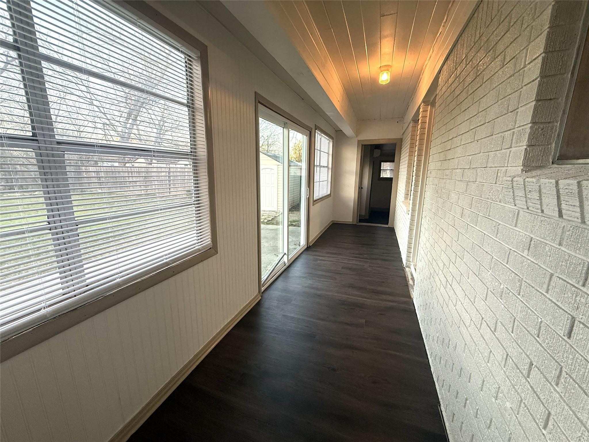 107 Elm Ave, Rockdale, TX 76567