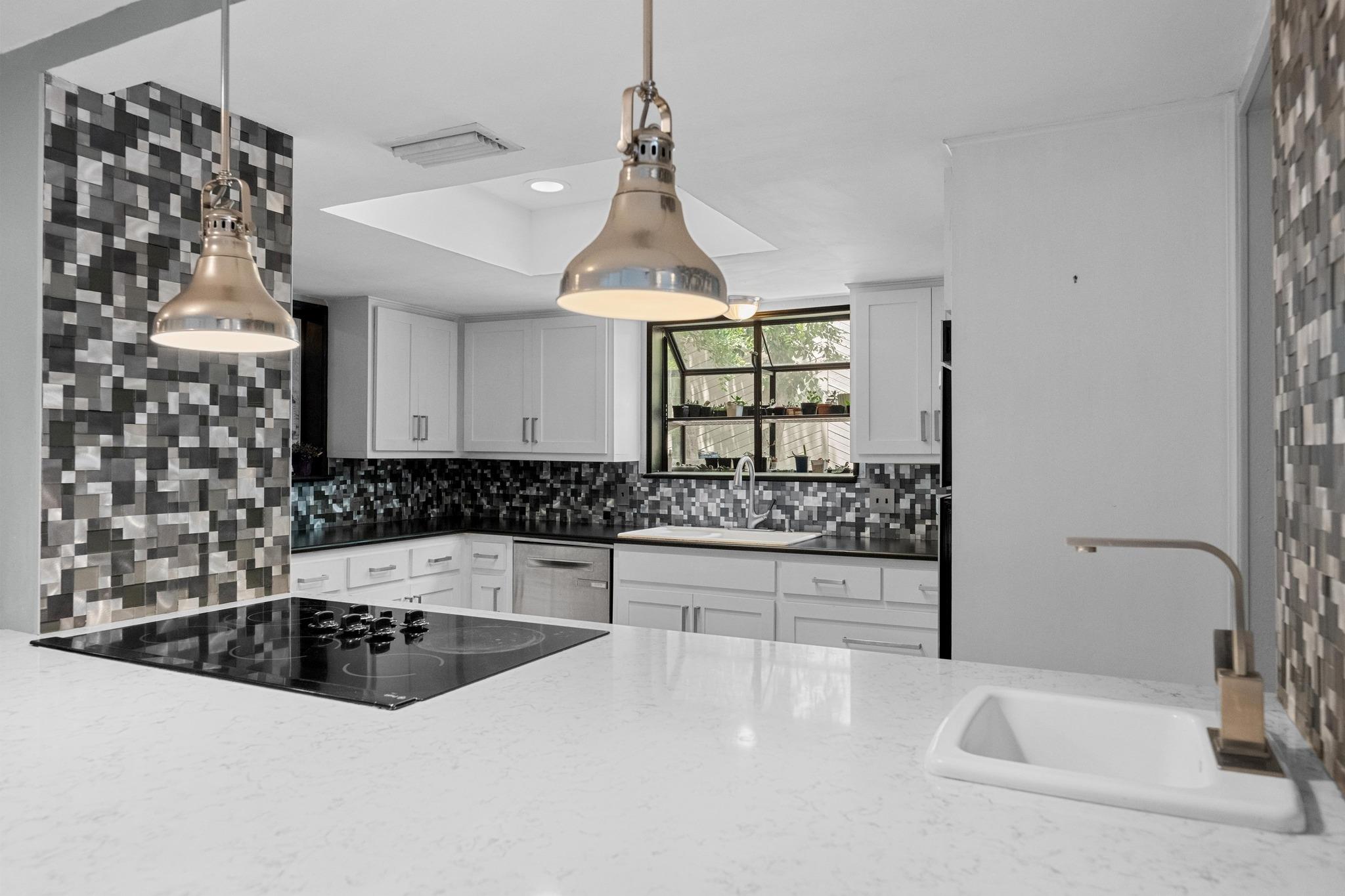 6110 Gardenridge Holw, Austin, TX 78750