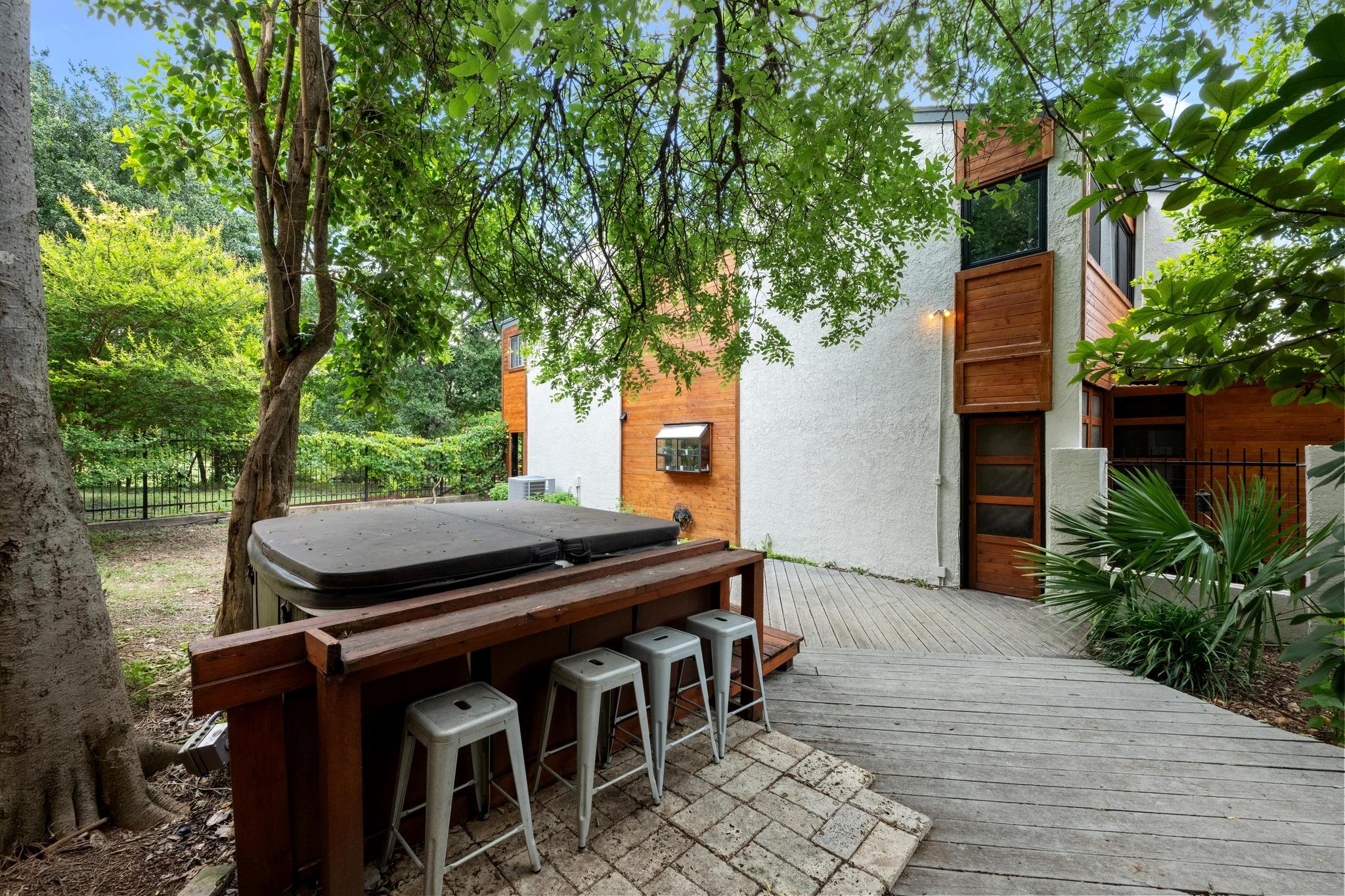 6110 Gardenridge Holw, Austin, TX 78750