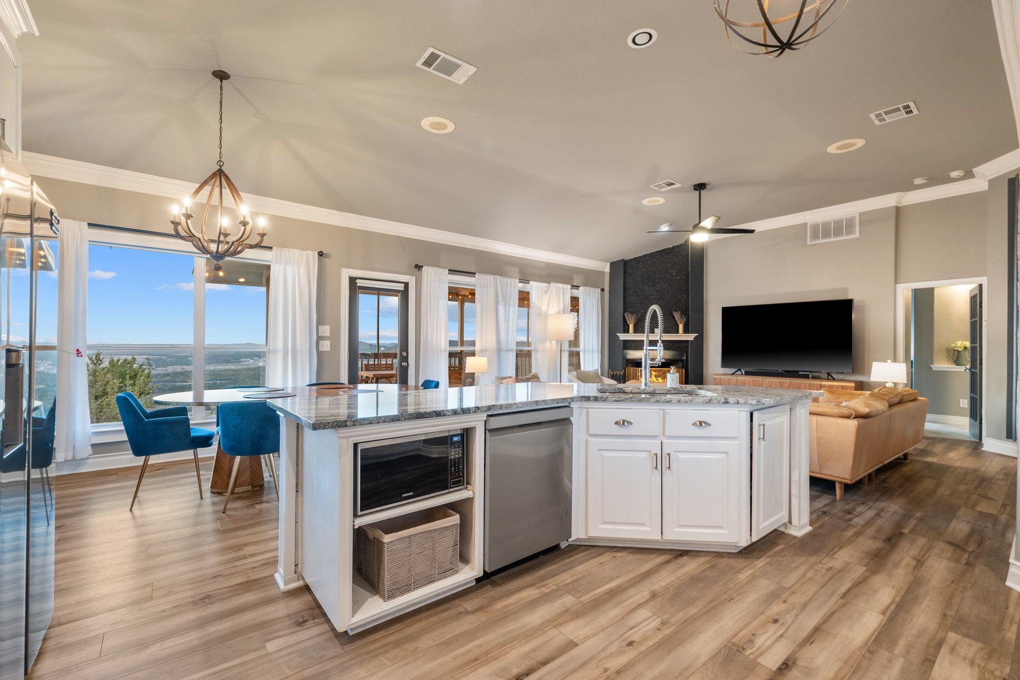 8414 Bronco Buster Trl, Lago Vista, TX 78645