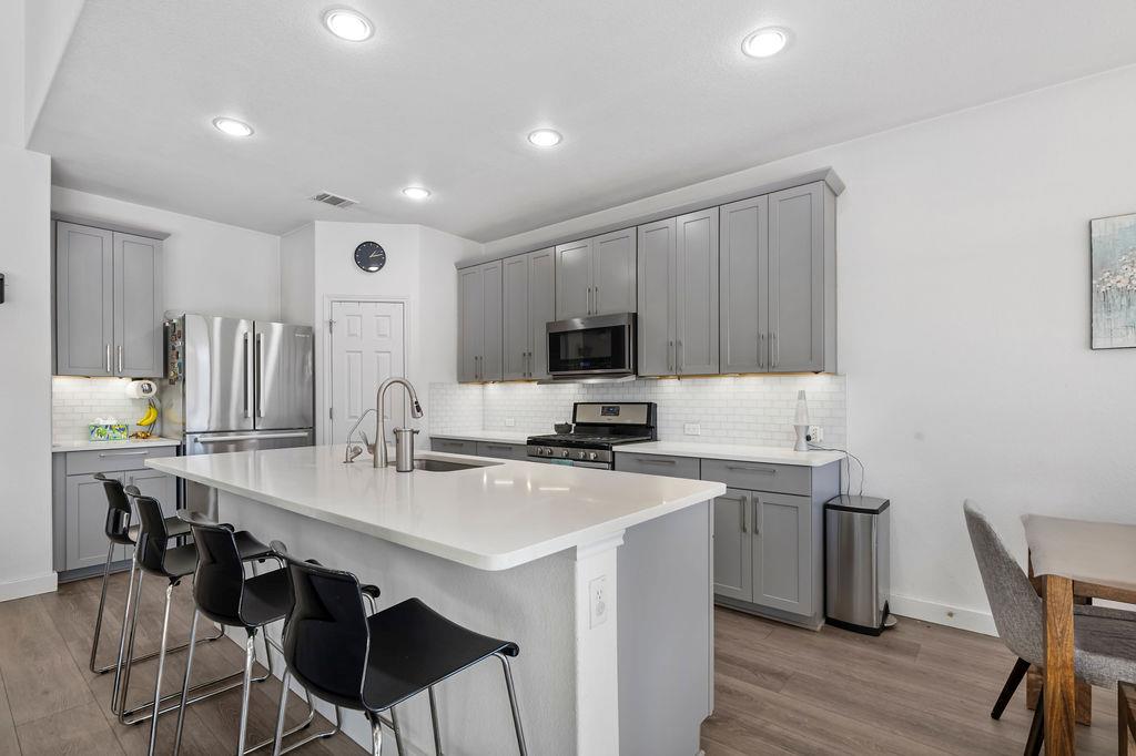 909 Zacarias Dr, Leander, TX 78641