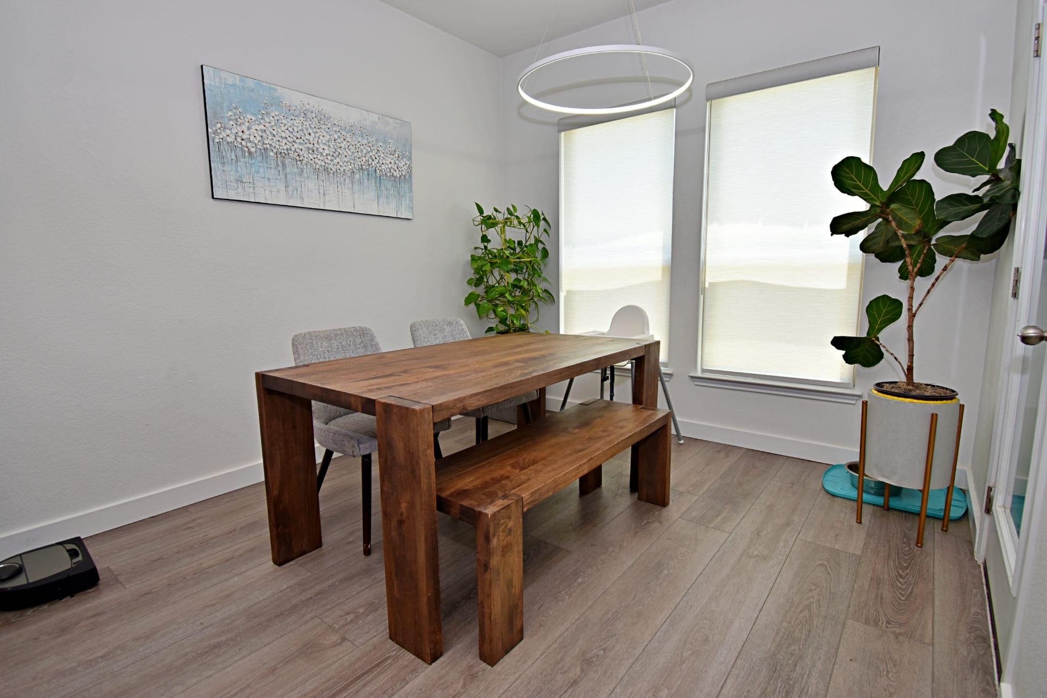 909 Zacarias Dr, Leander, TX 78641