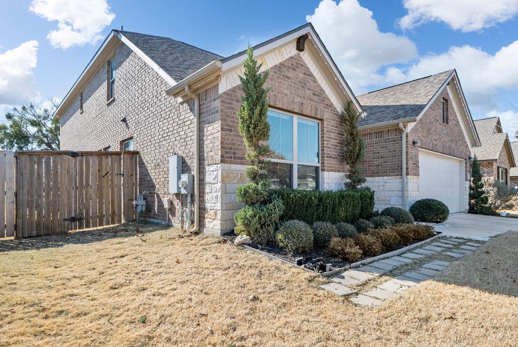 909 Zacarias Dr, Leander, TX 78641