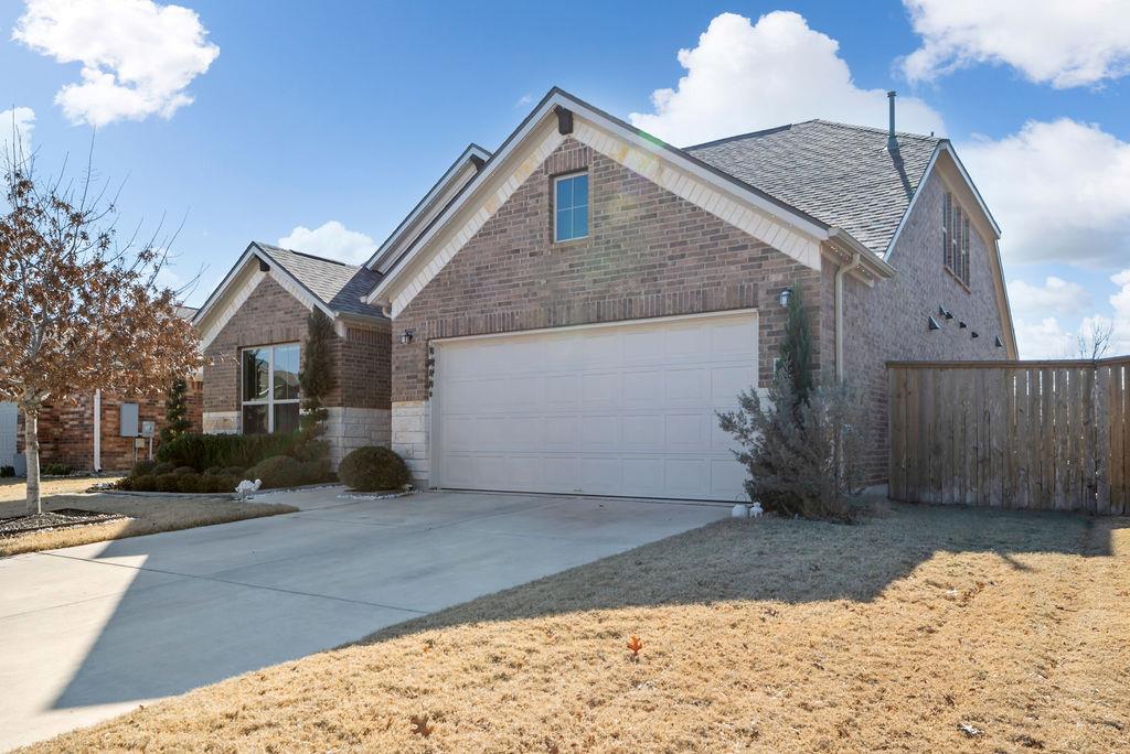 909 Zacarias Dr, Leander, TX 78641