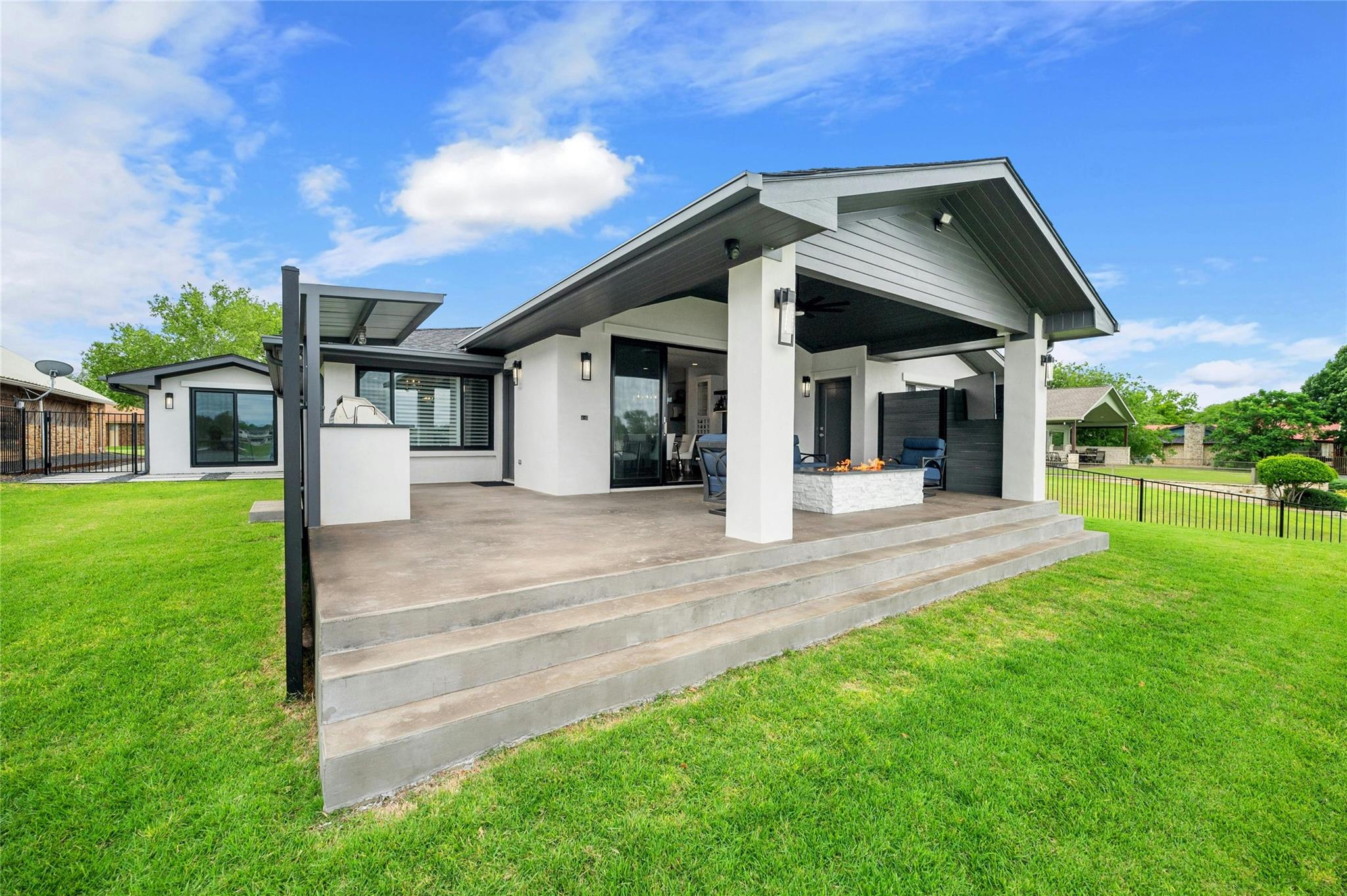 202 Mesquite Dr, Kingsland, TX 78639