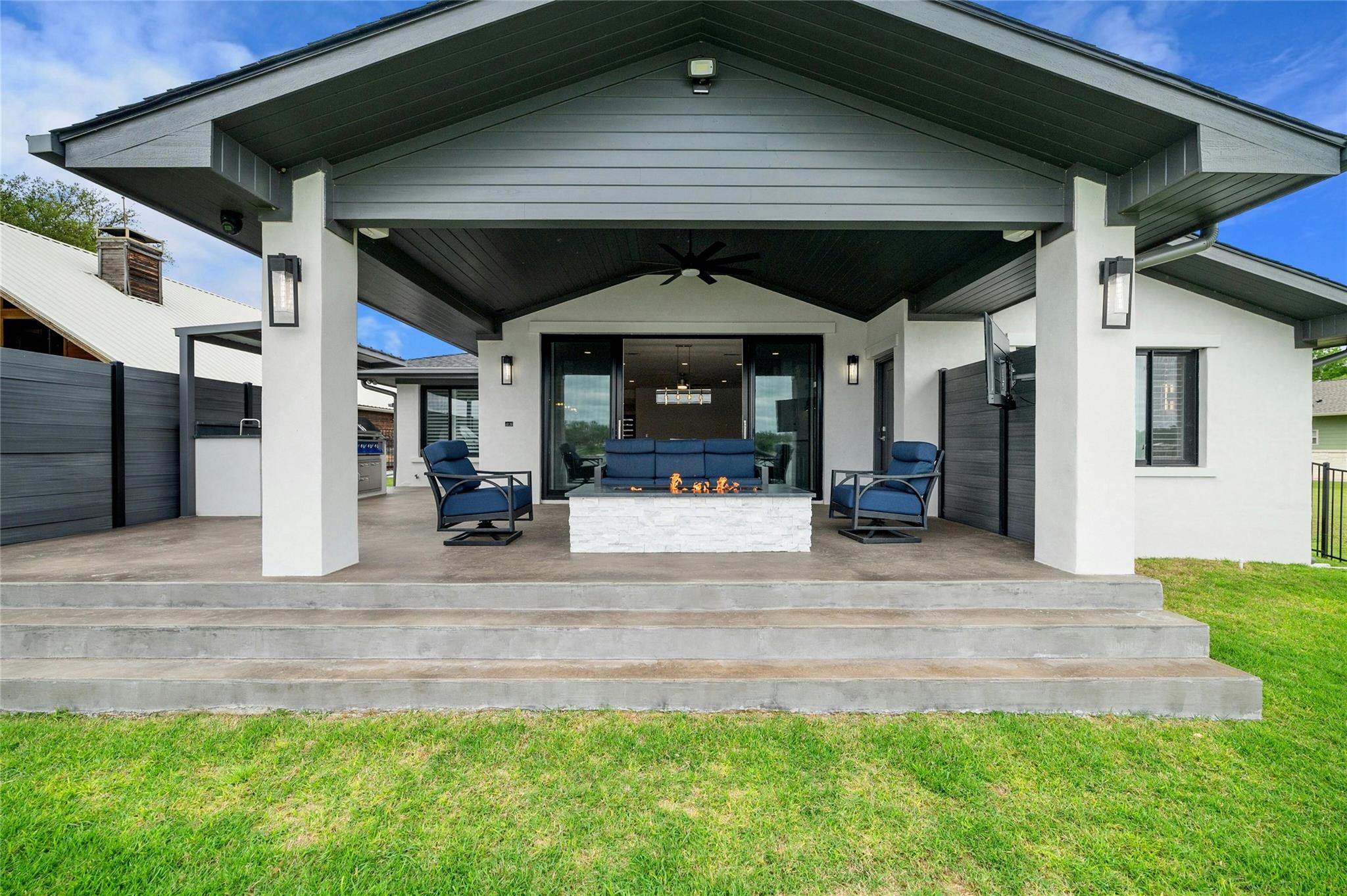 202 Mesquite Dr, Kingsland, TX 78639