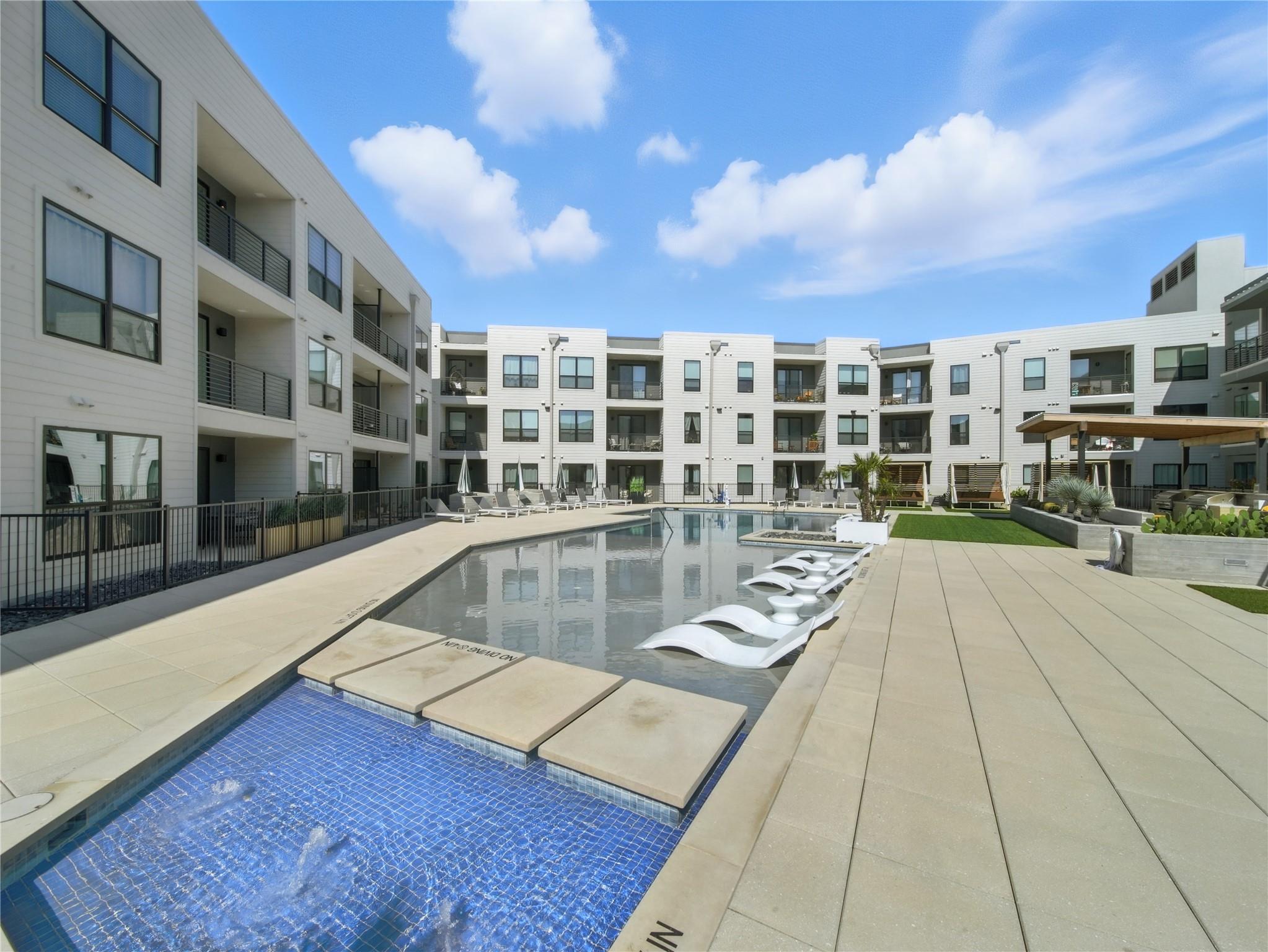 1701 Simond Ave # 302, Austin, TX 78723