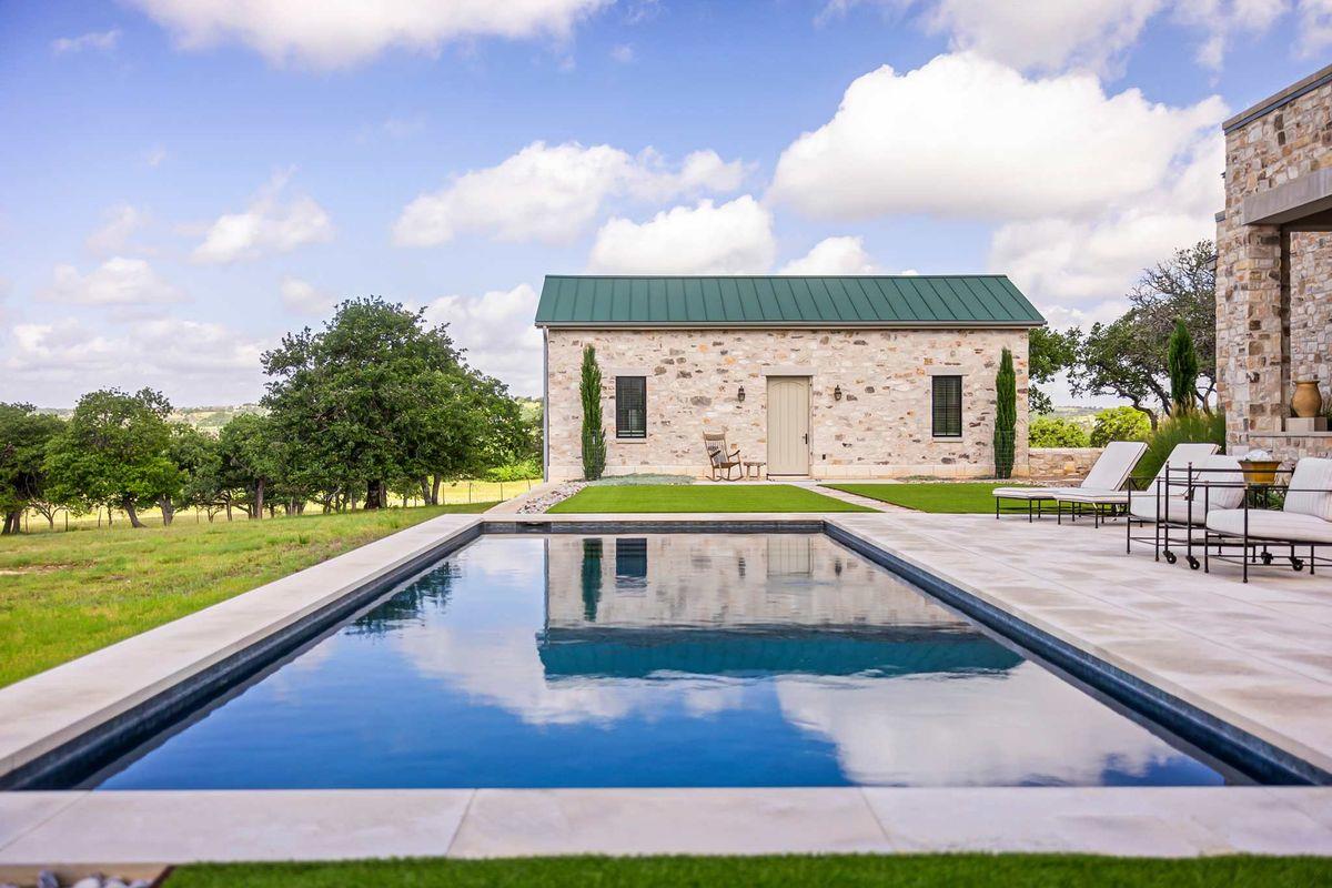 371 Achtzehn Rd, Fredericksburg, TX 78624
