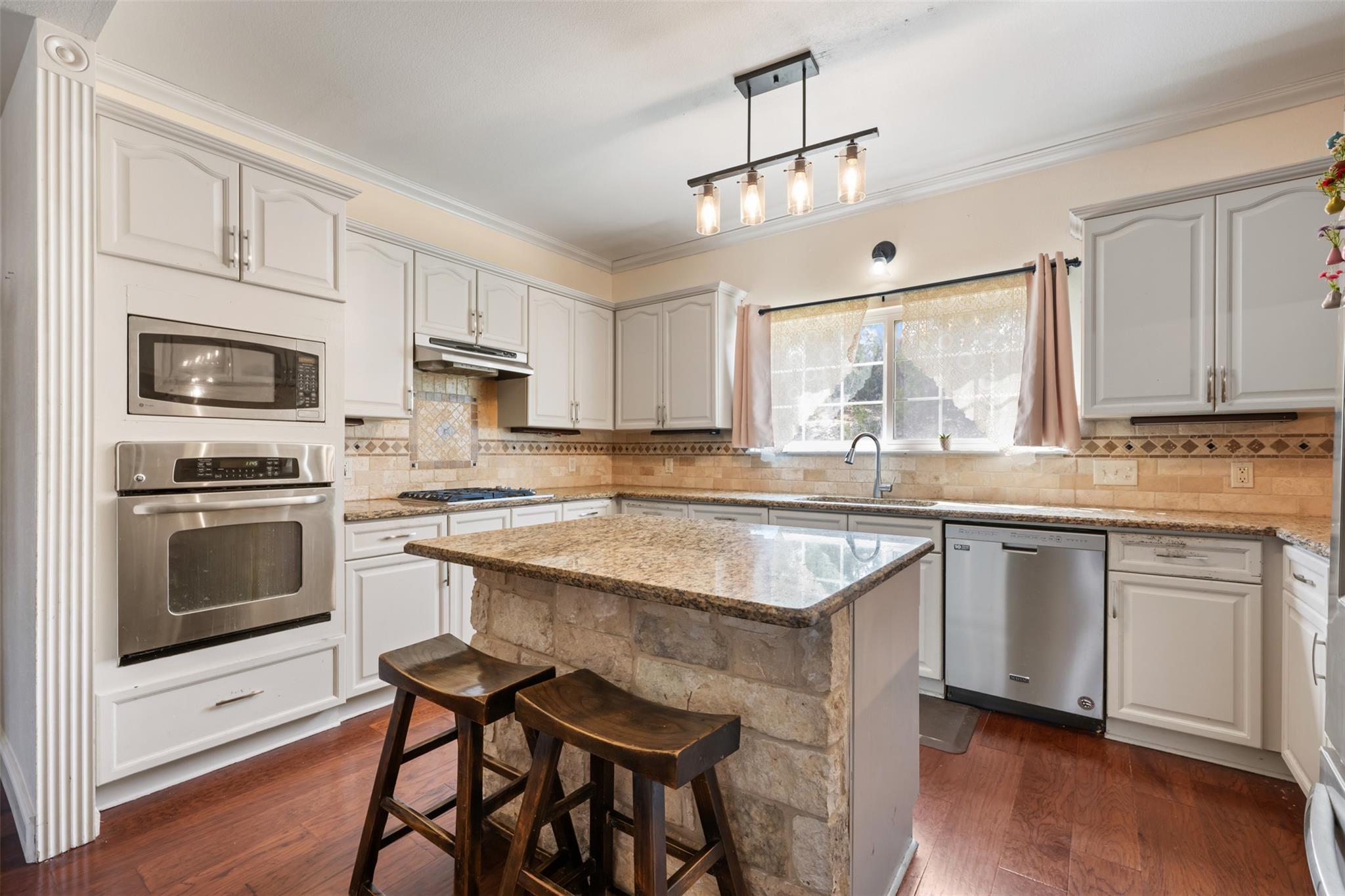 5015 Little Valley Rd, Leander, TX 78641