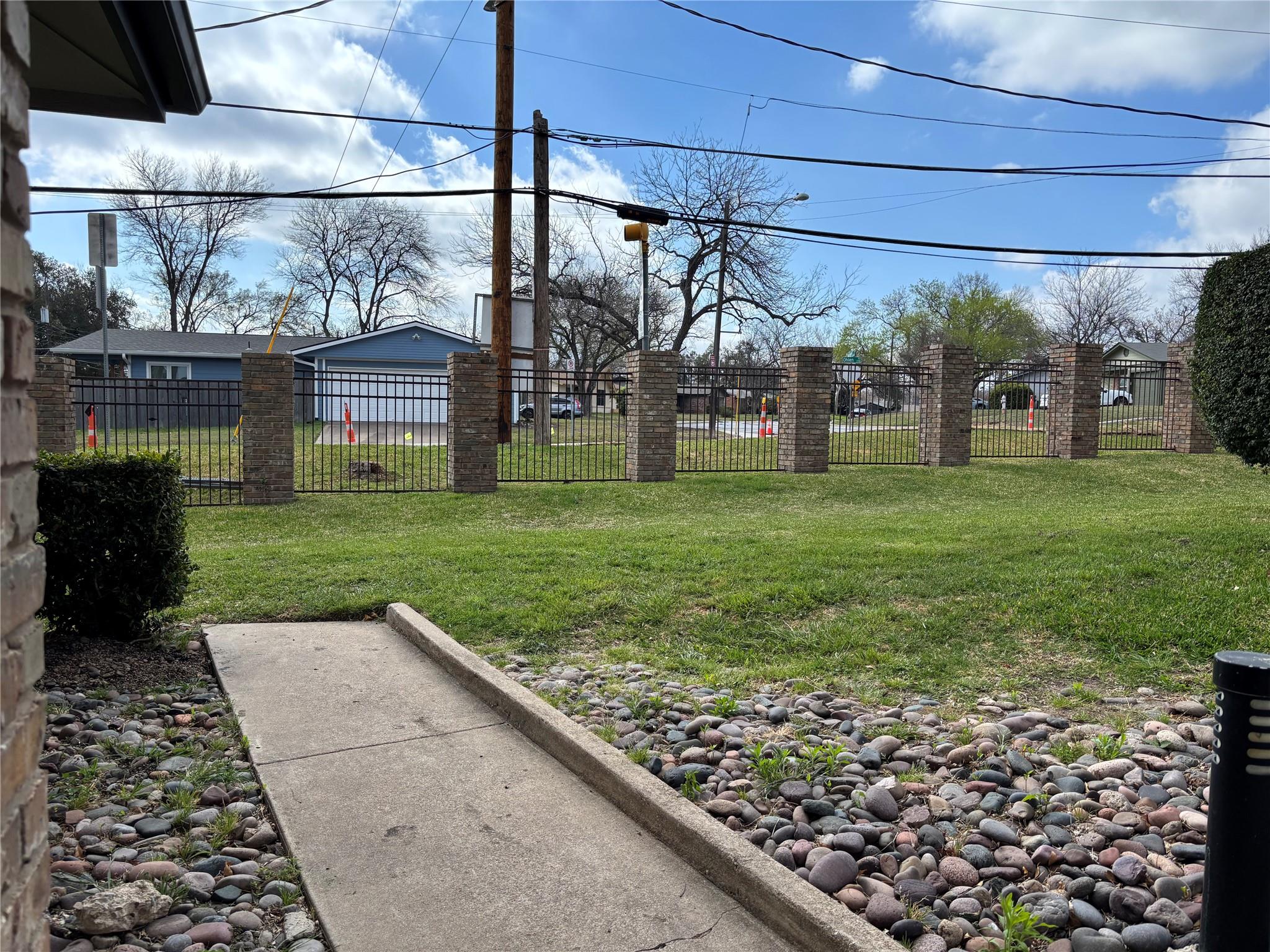 1748 Ohlen Rd # 9, Austin, TX 78757