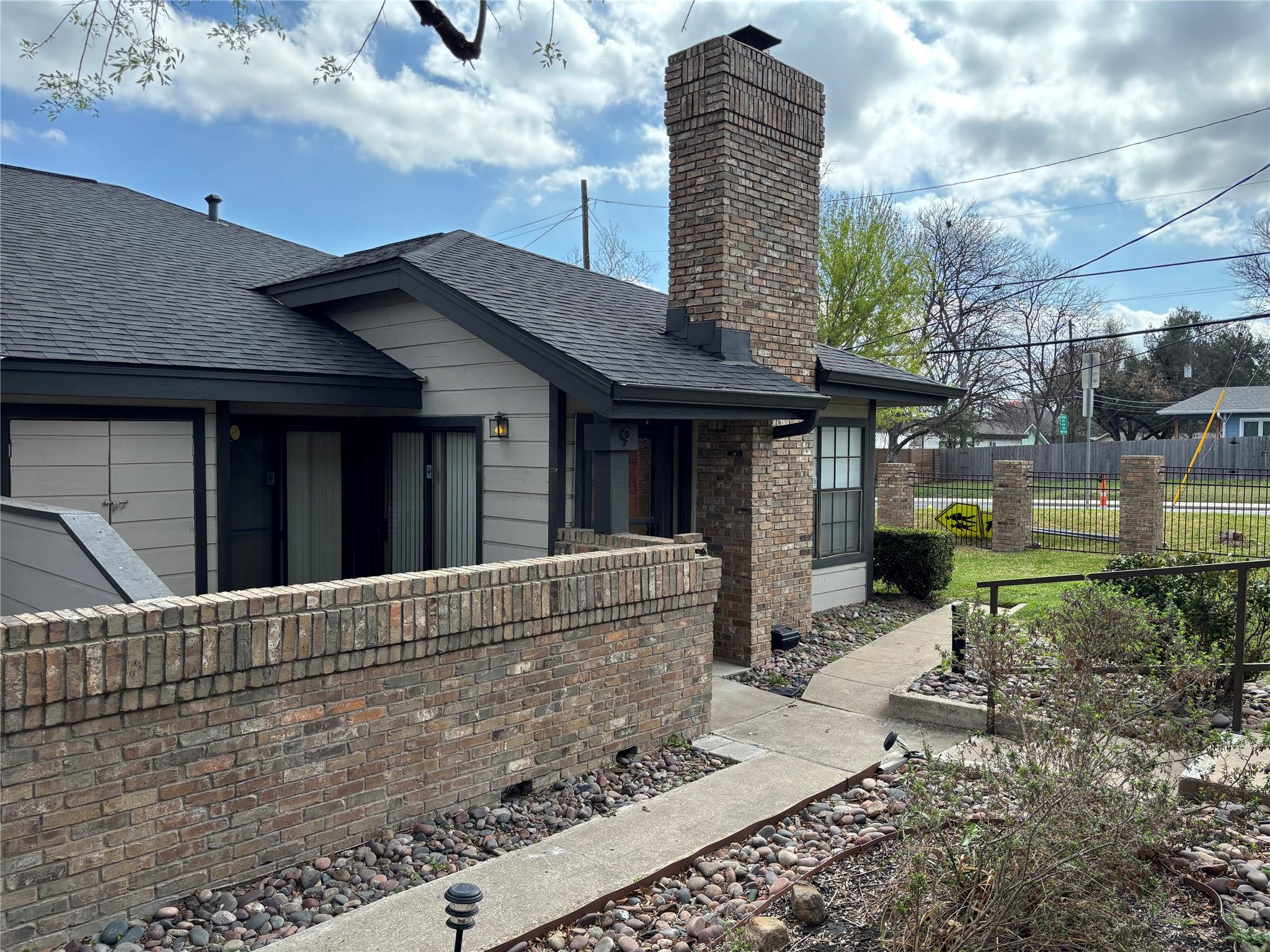 1748 Ohlen Rd # 9, Austin, TX 78757