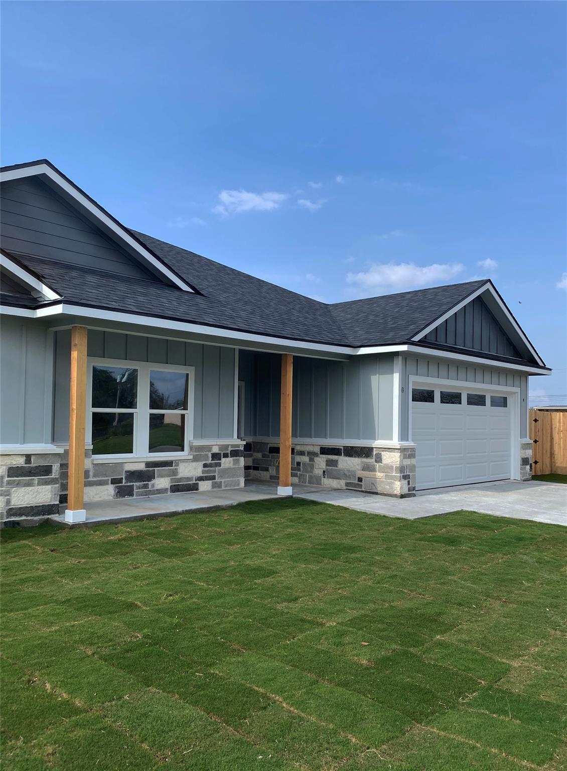 605 Cactus St, Giddings, TX 78942