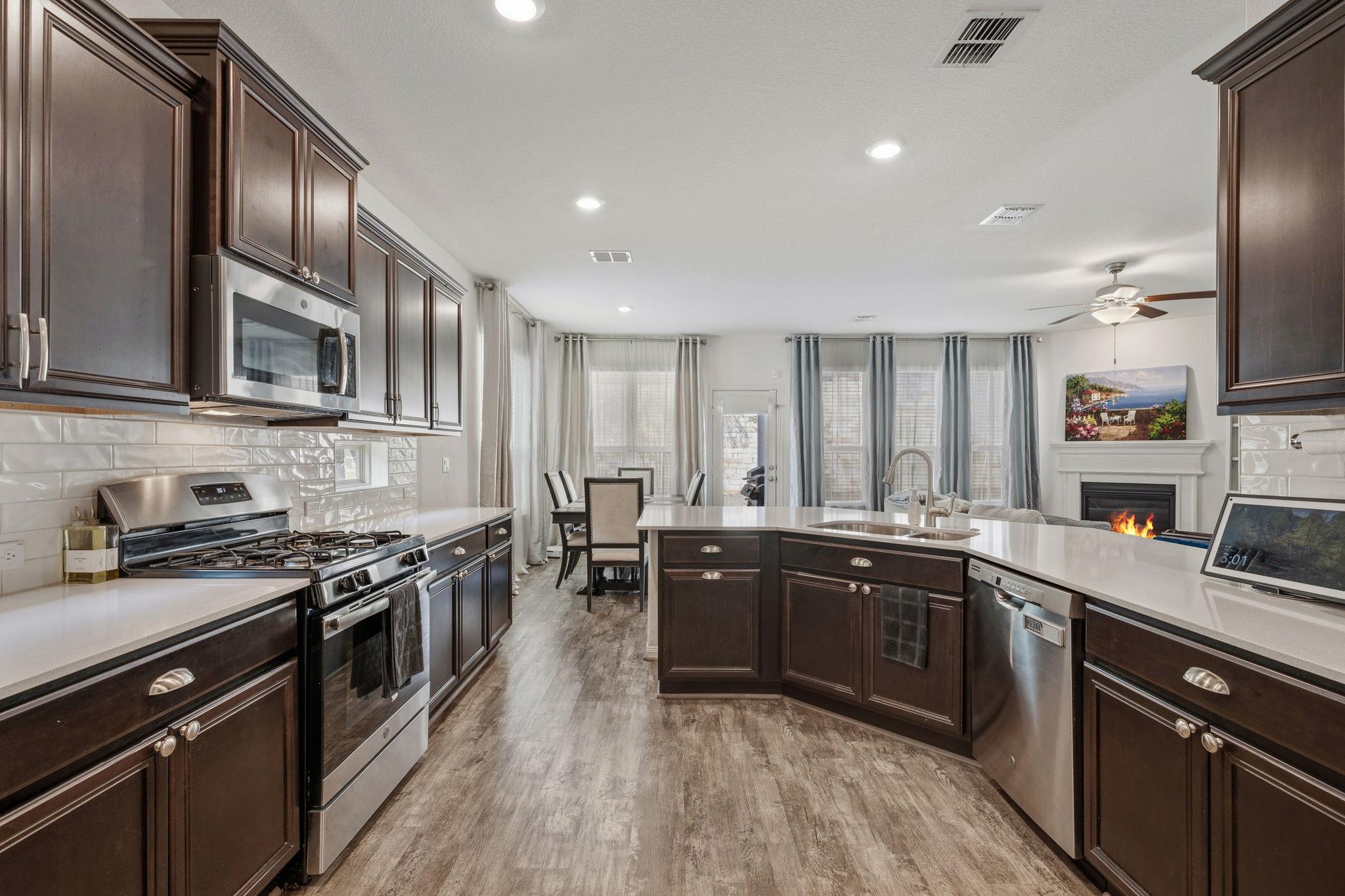 702 Puerta Vallarta Ln, Austin, TX 78748