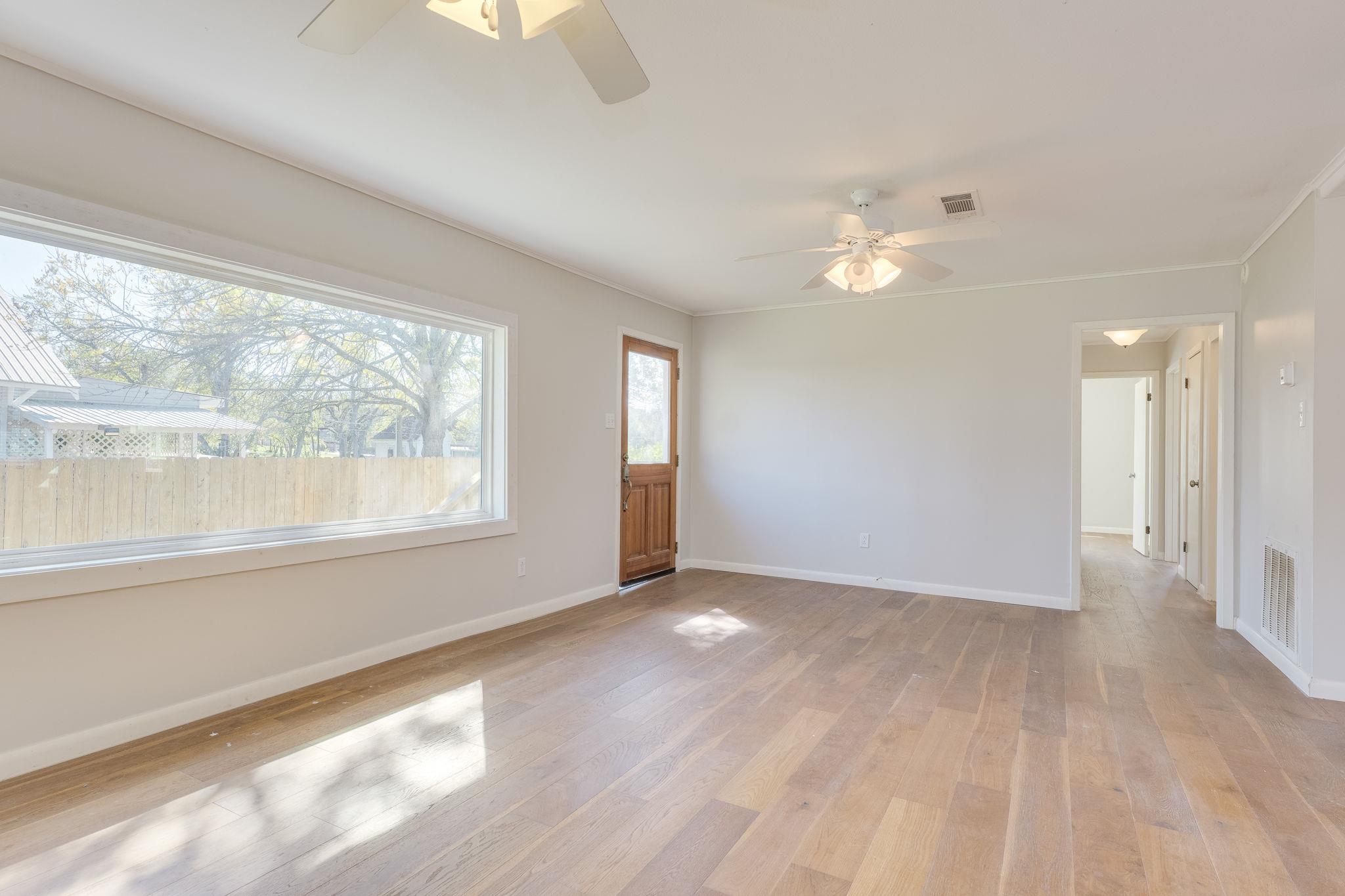 318 S Avenue C, Elgin, TX 78621