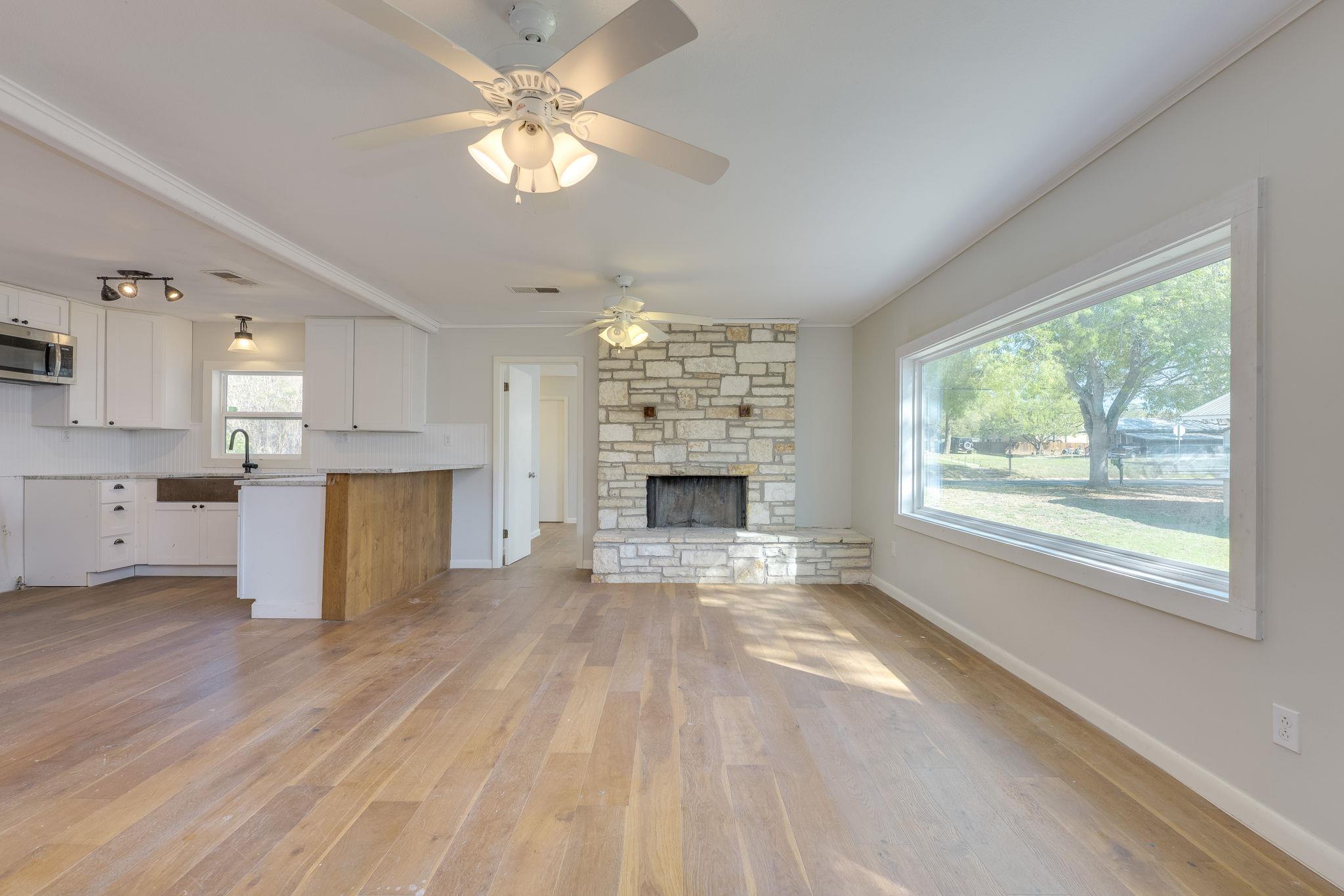 318 S Avenue C, Elgin, TX 78621