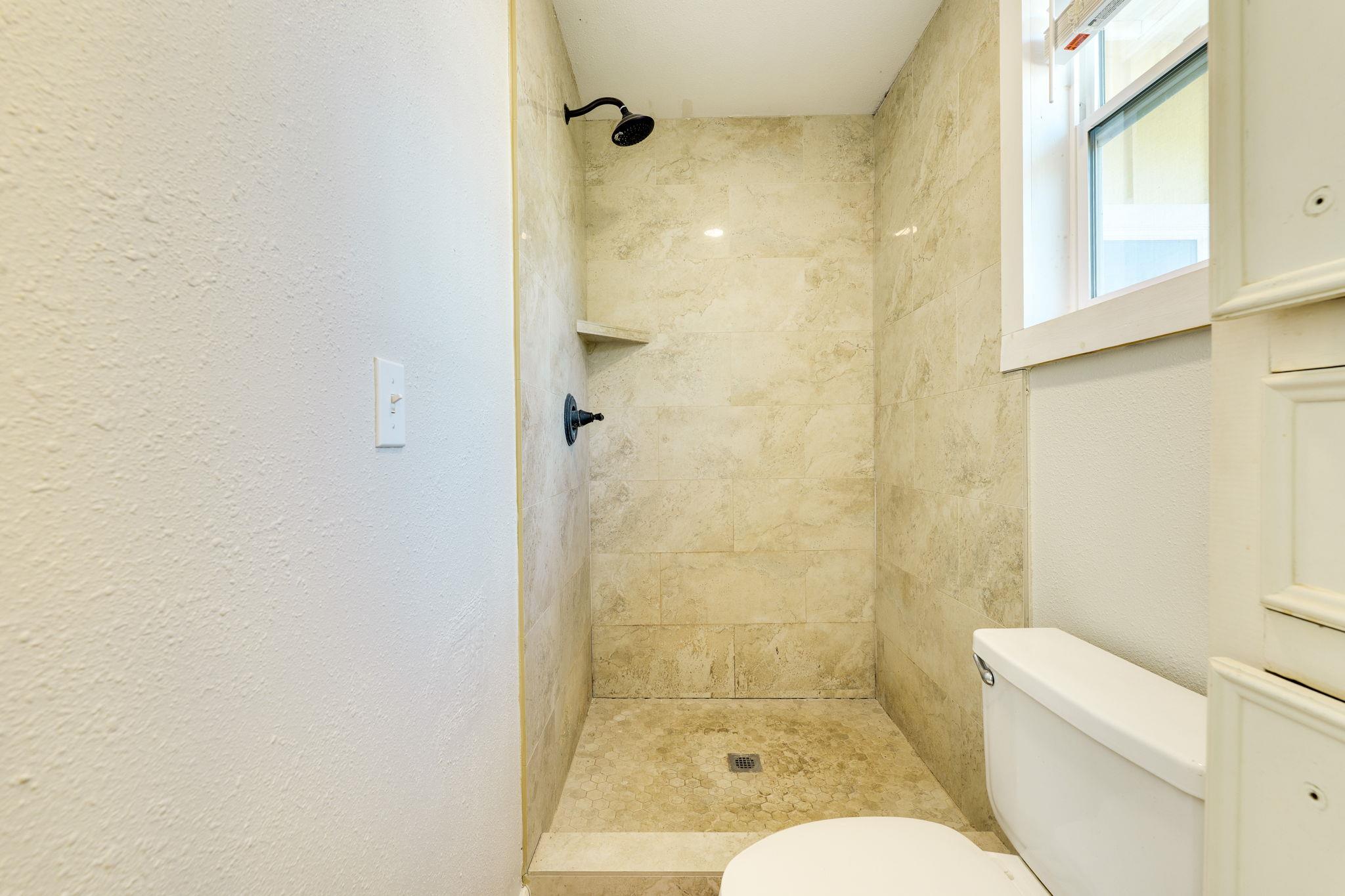 318 S Avenue C, Elgin, TX 78621