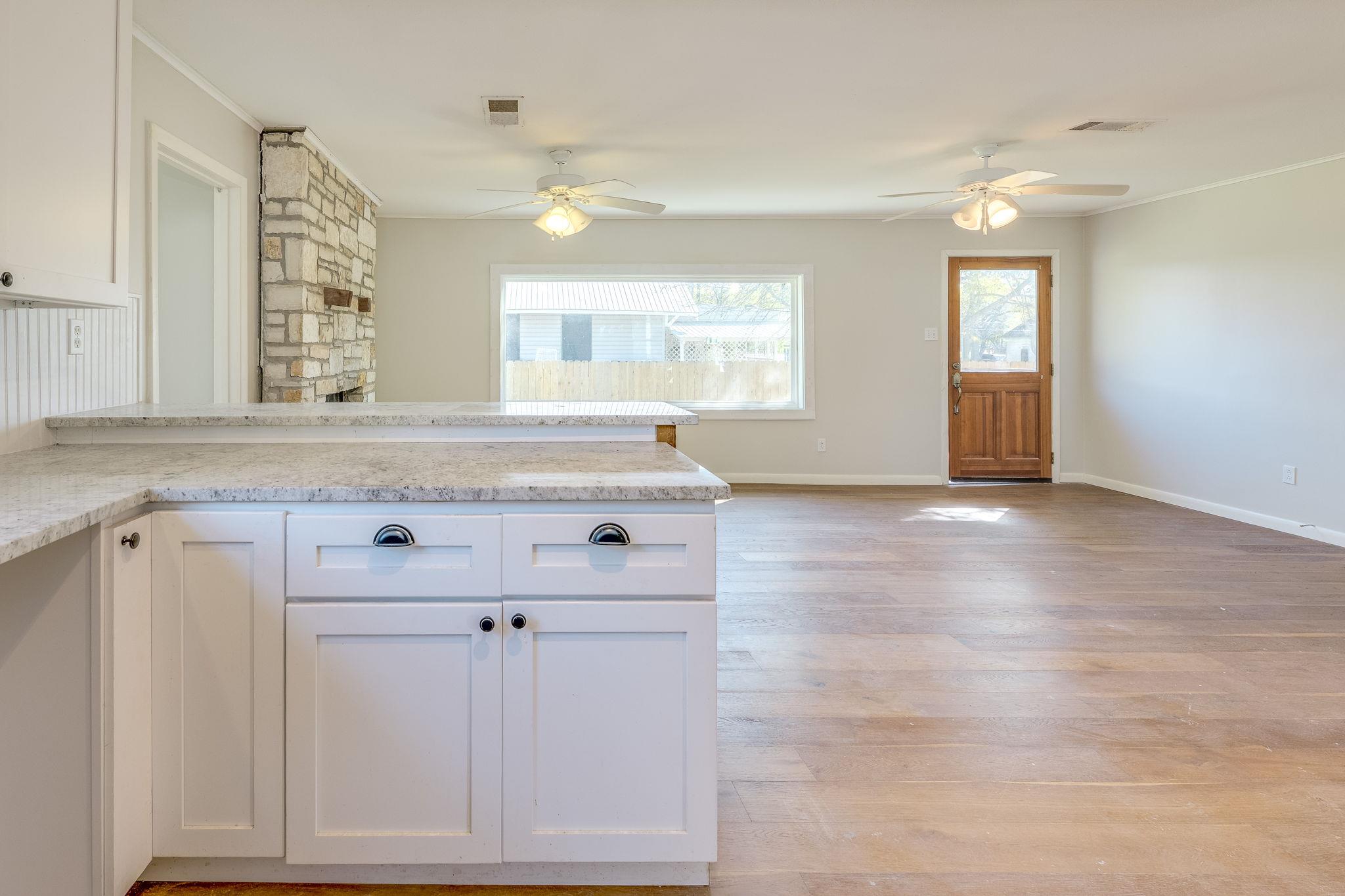 318 S Avenue C, Elgin, TX 78621